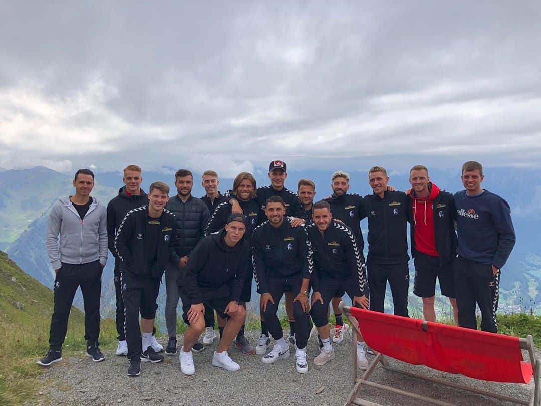 ニルス・ペテルセンのインスタグラム：「#Gipfelstürmer 🏔 #Schruns #FreierTag #Trainingslager #SCFreiburg #SCF #NP18」