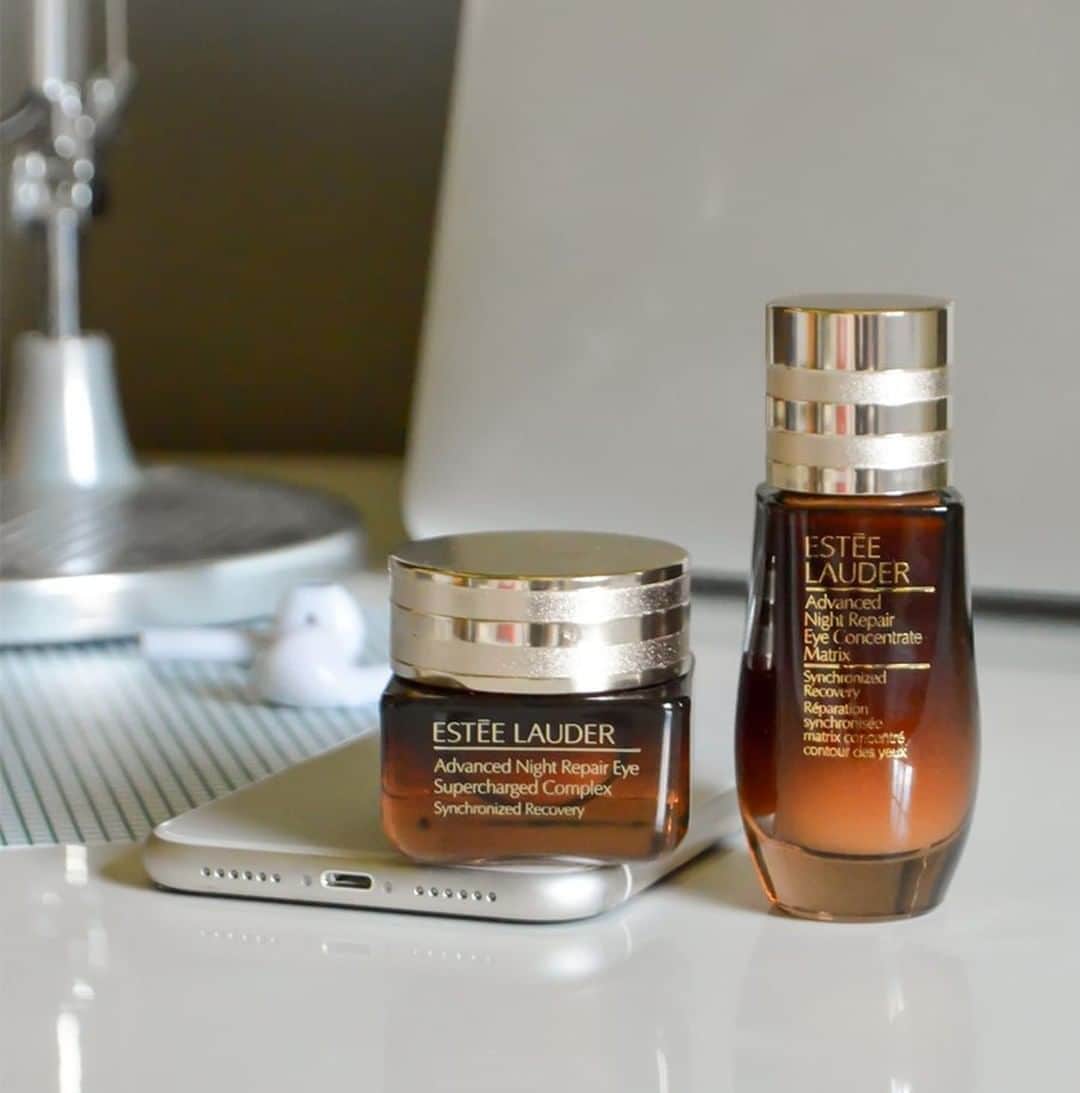 のインスタグラム：「Did you know: The skin around your eye area is 4x thinner than the skin on your face! 👀 Give a little extra TLC to your eye area:   ⭐️ BRIGHTEN: #AdvancedNightRepair Eye Supercharged Complex brightens dark circles in just 3 weeks!  ⭐️ STRENGTHEN: After using #AdvancedNightRepair Eye Concentrate Matrix for four weeks, 92% of women said their eye area felt cushioned with intense nourishment.   *Consumer testing on 154 women. #regram: #EsteeTeam @juanatome」