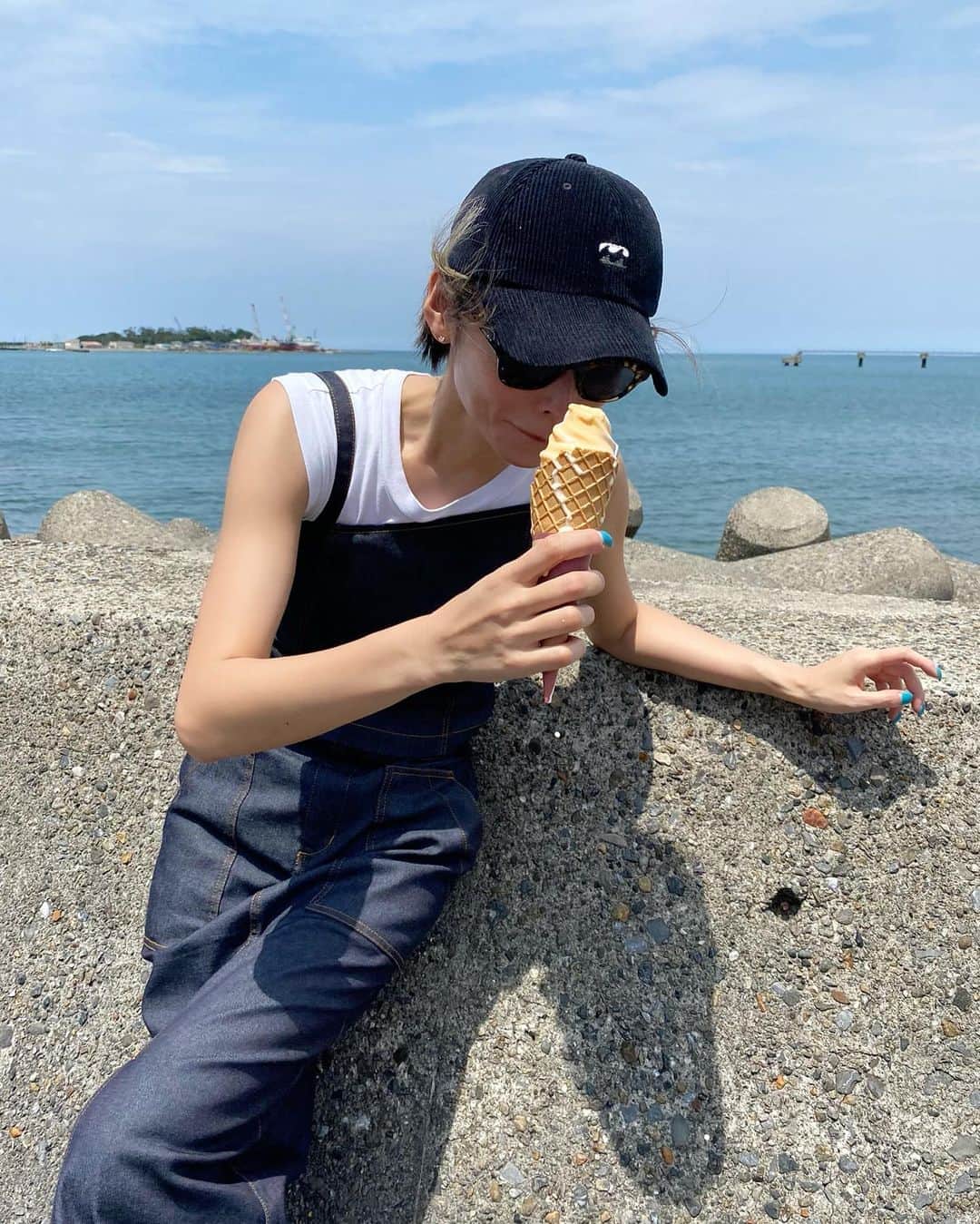 &mのインスタグラム：「アイスは一瞬で消えちゃう🧊」