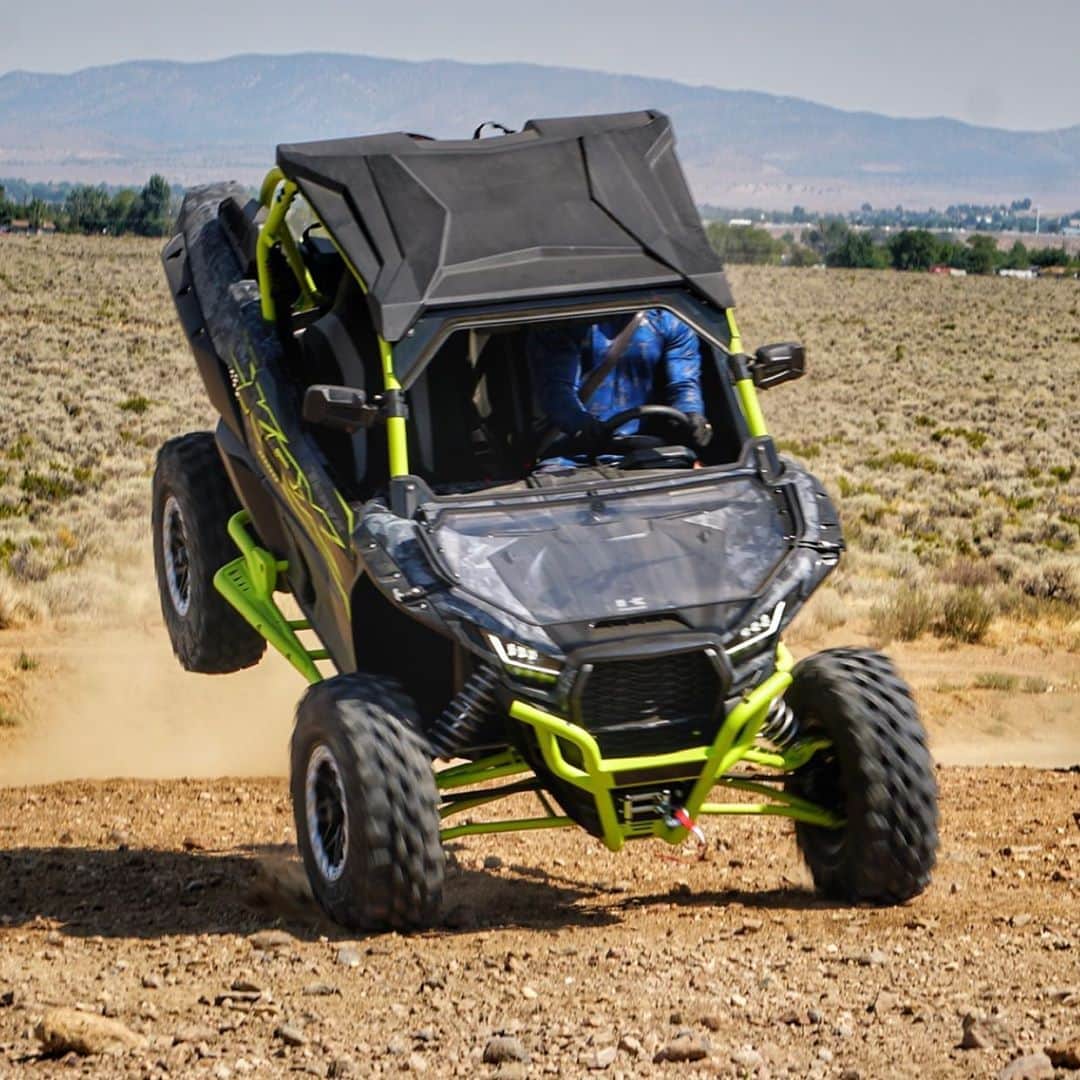 ストーン・コールド・スティーブ・オースチンのインスタグラム：「BUCKLE UP! IT’S MONDAY!  Make it count!!   #kawasaki #krx1000  #trailedition #nevada #4x4  #monday #mondaymotivation  #letsgo  📷 @huntressdivine  🇺🇸 @jimthekraken1」