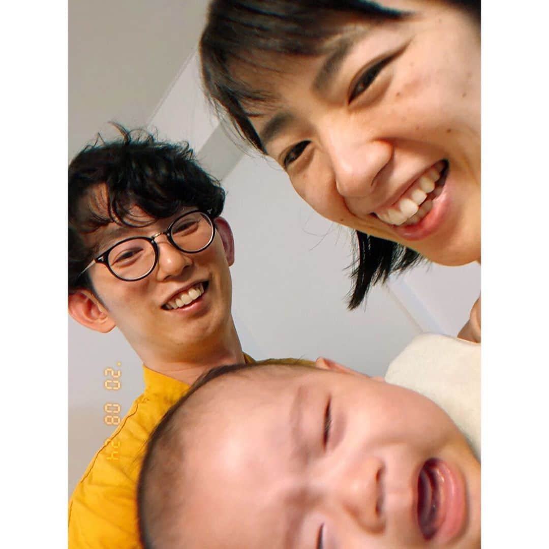 馬渕史香のインスタグラム：「本日5回目の結婚記念日を迎えました . 珍しくちょっとしたお店にご飯食べに行ったりなんかして 息子は半分ぐらいぐずって、残りの半分ぐらいはコニーの中で爆睡でしたが、なんだかいい日でした  . #あしざわ家 #赤ちゃんのいる生活 #結婚記念日 #結婚6年目  #令和2年生まれ #5月生まれ #男の子ベビー #令和ベビー #babyboy #2020baby  @sodamaker.meisui #ハッピーマイ泡」