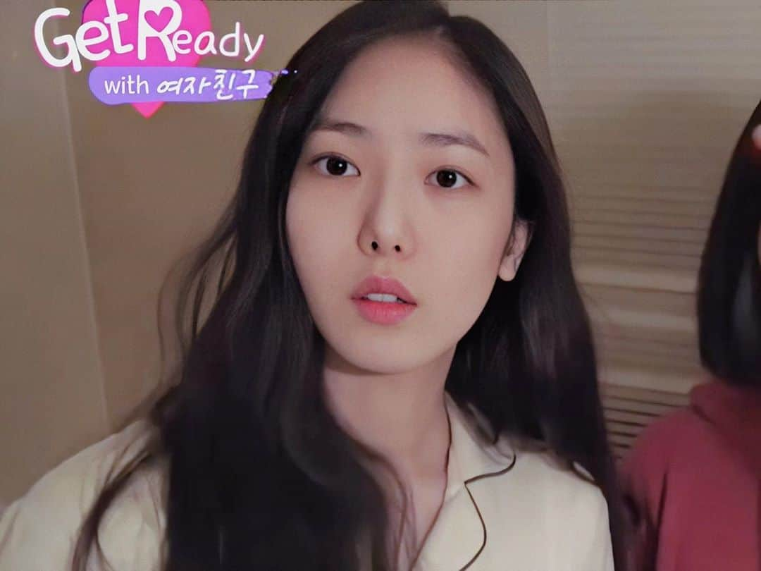 シンビさんのインスタグラム写真 - (シンビInstagram)「she’s so naturally beautiful 🥰💗  cre; mademyday603B」8月24日 22時11分 - sinb_gfriend