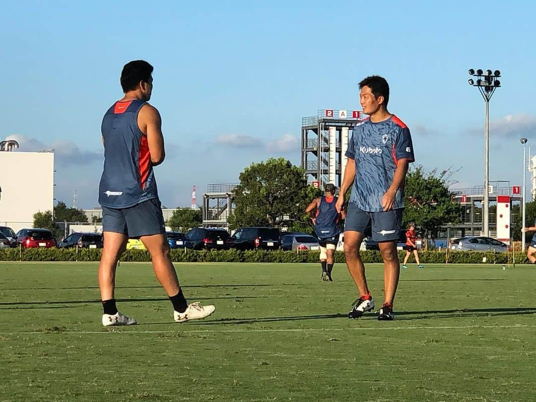 立川理道さんのインスタグラム写真 - (立川理道Instagram)「今日は2人の選手を中心に写真を撮ってもらいました。 2人とも近畿大学出身で2年目の選手。 CTB中田翔太選手 @shouta_nakata  WTB岩佐賢人 @iwasakento  です！  個人的に好きな写真は 5枚目の岩佐の足の向き 9枚目の翔太の顔 10枚目の井上くん @daisukemaru_31   次は誰にしようかな。笑」8月24日 22時17分 - harumichi1202