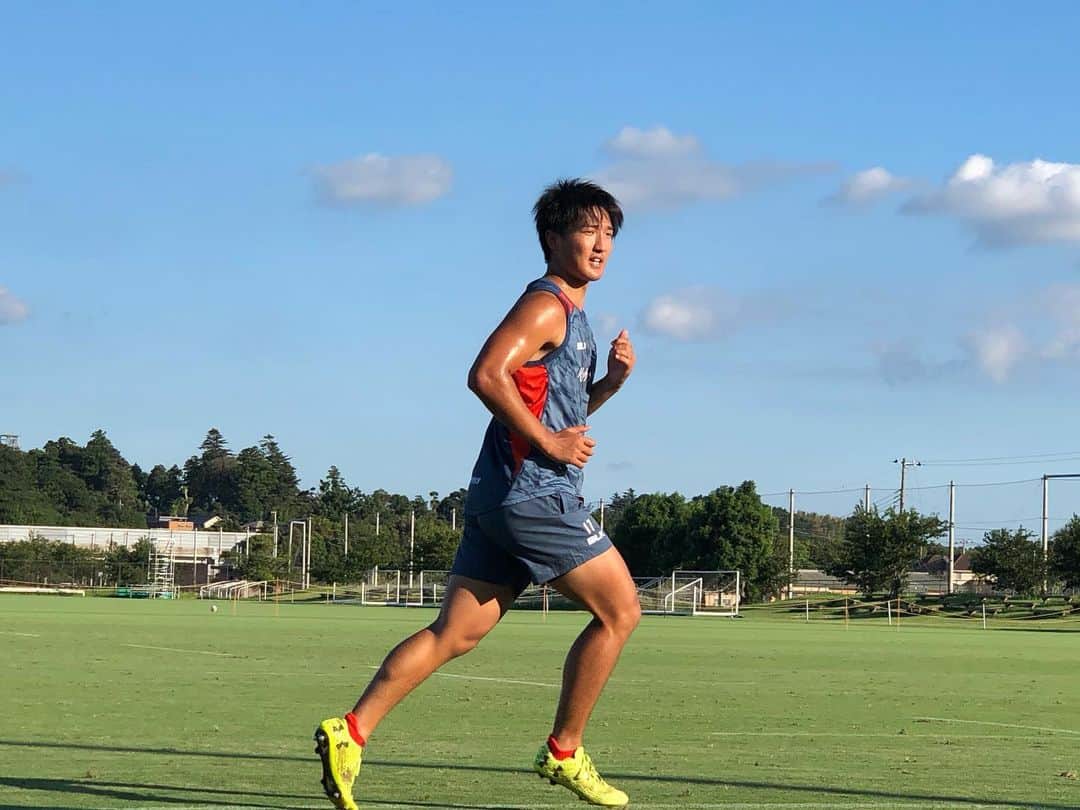 立川理道のインスタグラム：「今日は2人の選手を中心に写真を撮ってもらいました。 2人とも近畿大学出身で2年目の選手。 CTB中田翔太選手 @shouta_nakata  WTB岩佐賢人 @iwasakento  です！  個人的に好きな写真は 5枚目の岩佐の足の向き 9枚目の翔太の顔 10枚目の井上くん @daisukemaru_31   次は誰にしようかな。笑」