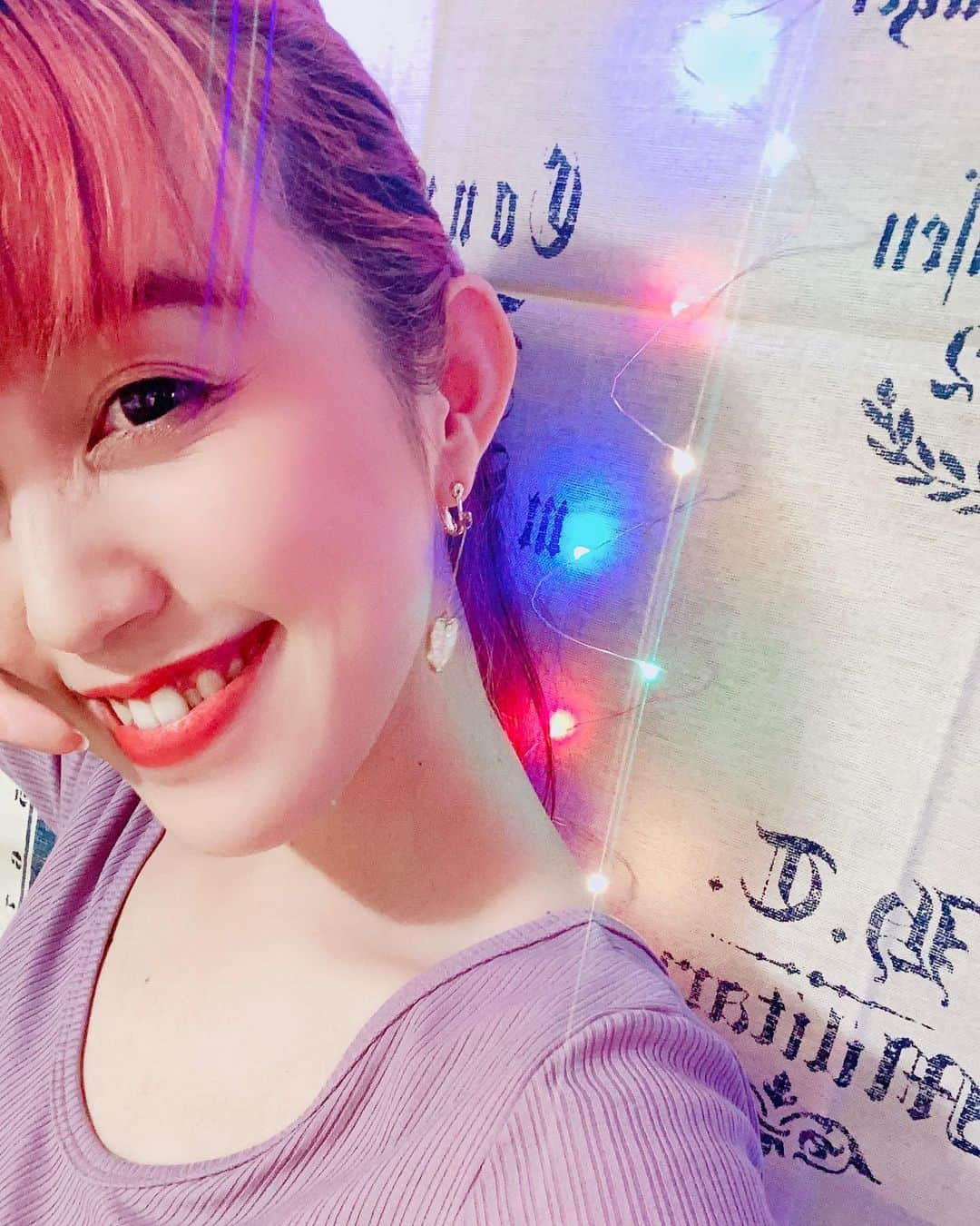 彩南(Ayana)のインスタグラム：「目の周りにできるワライジワ😆 . 最近のコンプレックス☠️だったけど。 . その分たくさん笑えてるジンセイということで。 . ポジティブにいきませう。😝 . ☀️☀️☀️😉☀️☀️☀️ . #beatbox #humanbeatbox #beatboxer  #music #sk8fashion #dancer #workout  #sexy #beatpia #fitnessgirl #skateboard #sk8 #fitness #hiphop #sk8girl #femalebeatbox #streetfashion  #femalebeatboxer #コーデ#グラビア#ビートボックス #女性ビートボクサー」