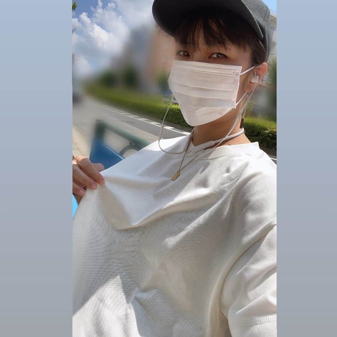 新原ミナミのインスタグラム：「久々の投稿であります📸  noteの白Tを購入！！ しっかりしてるのに柔らかい肌触り、サイドのスリットのデザインも可愛いうえに、ポケット付き。  本当に素晴らしい、理想的なTシャツ！  https://note.official.ec  テンション上がったので投稿しました🌞  #白T #note   #japan #japanese #tokyo #shibuya #fukuoka #ebisu #nakameguro #art #act #actres #actor #stageact #stageactor #舞台 #演劇 #女優 #俳優」