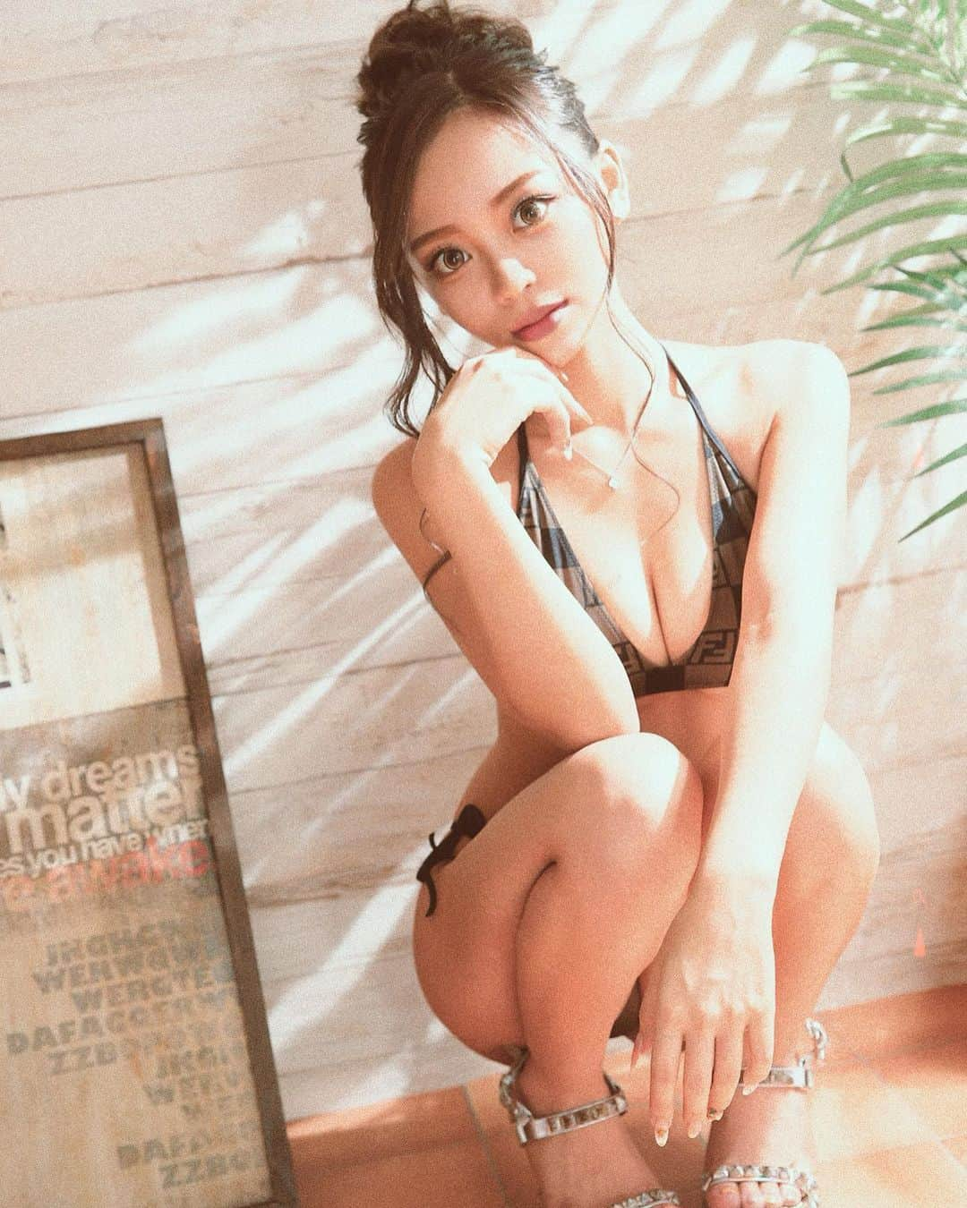 桜咲いおりさんのインスタグラム写真 - (桜咲いおりInstagram)「. .  🍧🌻🍉🍦👙  夏終わって欲しくない😭  暑いの嫌いだけど😭  🌞🌴🌺🐠🐳  . .  #fendi #水着 #水着ギャル #グラビア #撮影 #ビキニ #時差投稿  #名古屋 #錦 #錦3 #ホワイトステージ #キャバクラ #キャバ嬢 #フェンディー #ヴァンクリーフ #ルブタン #christianlouboutin  #summer  #l4l #follow #me #ナイツネット #ギャル #いいね返し #北新地 #すすきの #中洲 #六本木 #歌舞伎町  #アルマンド」8月24日 22時19分 - iori_jinsei