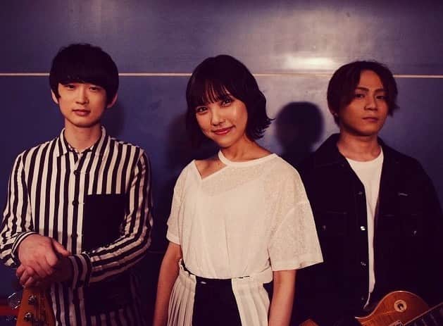 のインスタグラム：「MVオフショット🌟  スピラ・スピカ 6thシングル『Re:RISE -e.p.-２』 2020年8月5日(水)リリース！  『ガンダムビルドダイバーズRe:RISE』2nd Season エンディングテーマ「Twinkle」の他、 昨年10月にリリースされた『Re:RISE -e.p.-』に続き、ガンダムシリーズ歴代の名曲カバーを収録した『Re:RISE -e.p.-』第二弾です！！  ≪CD収録内容≫ 1.Twinkle ※アニメーション『ガンダムビルドダイバーズRe:RISE』2nd Season エンディングテーマ 2.ハートフル ※アニメーション『ガンダムビルドダイバーズRe:RISE』第20話 スペシャルエンディングテーマ 3.FLYING IN THE SKY ※TVアニメ『機動武闘伝Gガンダム』第1話～第25話オープニングテーマ / カバー曲(オリジナルアーティスト:鵜島 仁文) 4.嵐の中で輝いて ※OVA『機動戦士ガンダム 第08MS小隊』オープニングテーマ / カバー曲(オリジナルアーティスト:米倉 千尋) 5.Twinkle -TV ver.-  ≪DVD収録内容≫ Twinkle -Music Video-  #スピラスピカ #スピスピ #ガンダム #g_bd  #MV撮影」