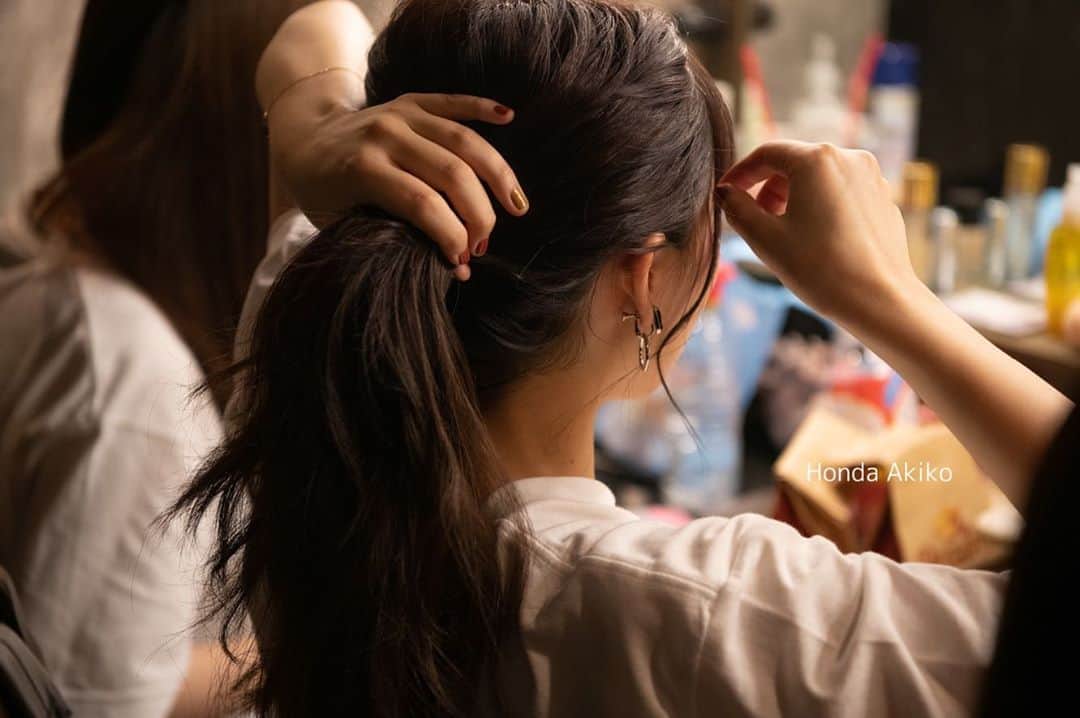 のインスタグラム：「2020.08.15.デビューライブで撮っていただいたお写真たち📷本多晃子さん、素敵に撮ってくださりありがとうございました！！ ・ #デビュー　#ライブ #photo #ガールズバンド #LIVE #guitar #ギター」