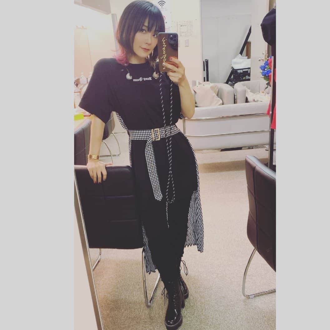森恵さんのインスタグラム写真 - (森恵Instagram)「昨日の衣装！ 身体がまだライブ中な感じ。 10月10日に決定したライブに向けて このまま、このまま。  #衣装 #day2 #アーカイブは8/30まで！ #沢山観てね」8月24日 22時34分 - morimegumi_official