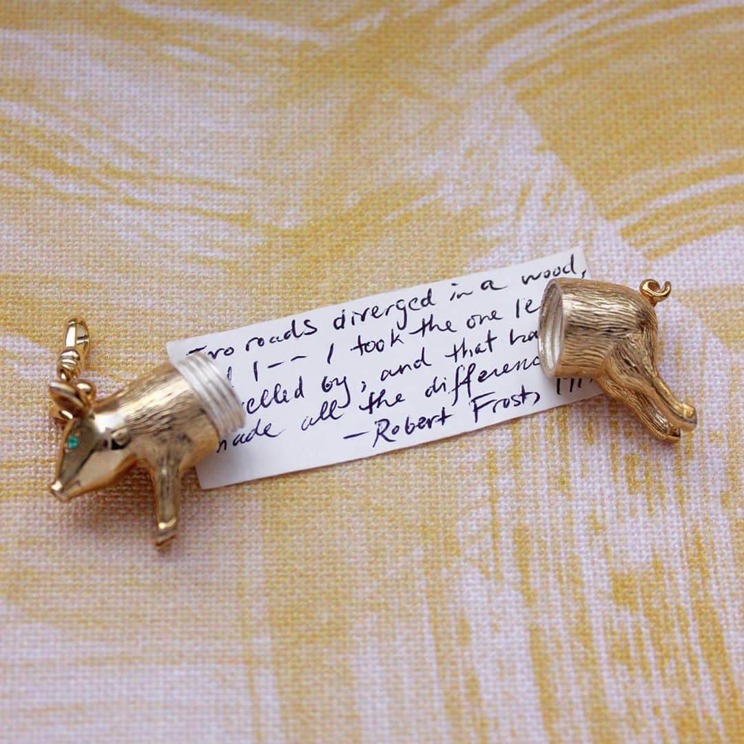 ルル フロストのインスタグラム：「“Two roads diverged in a wood, and I -- I took the one less travelled by, and that has made all the difference.” - Robert Frost. Shop in stock fine jewelry via link in bio, like this special piece which contains a hand-written poem inside.  It's our Poetry Pig! 🐷 #lulufrost」