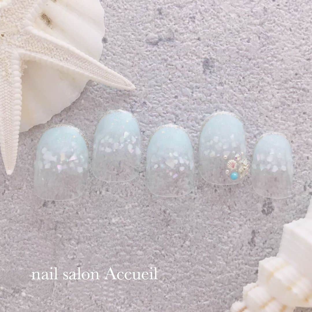 愛内みさのインスタグラム：「🐚 まだまだ人気のシェルネイル☺︎ ・ #表参道ネイル #グラデーションネイル #シェルネイル」