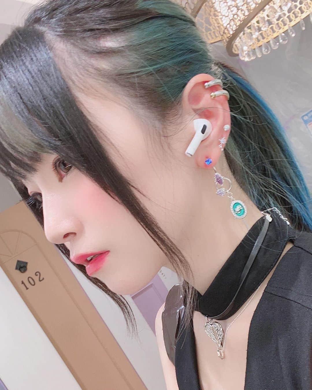 霧宮てんのインスタグラム：「ピアス新調しました❣️ ここ好きー(*'ω'*)」