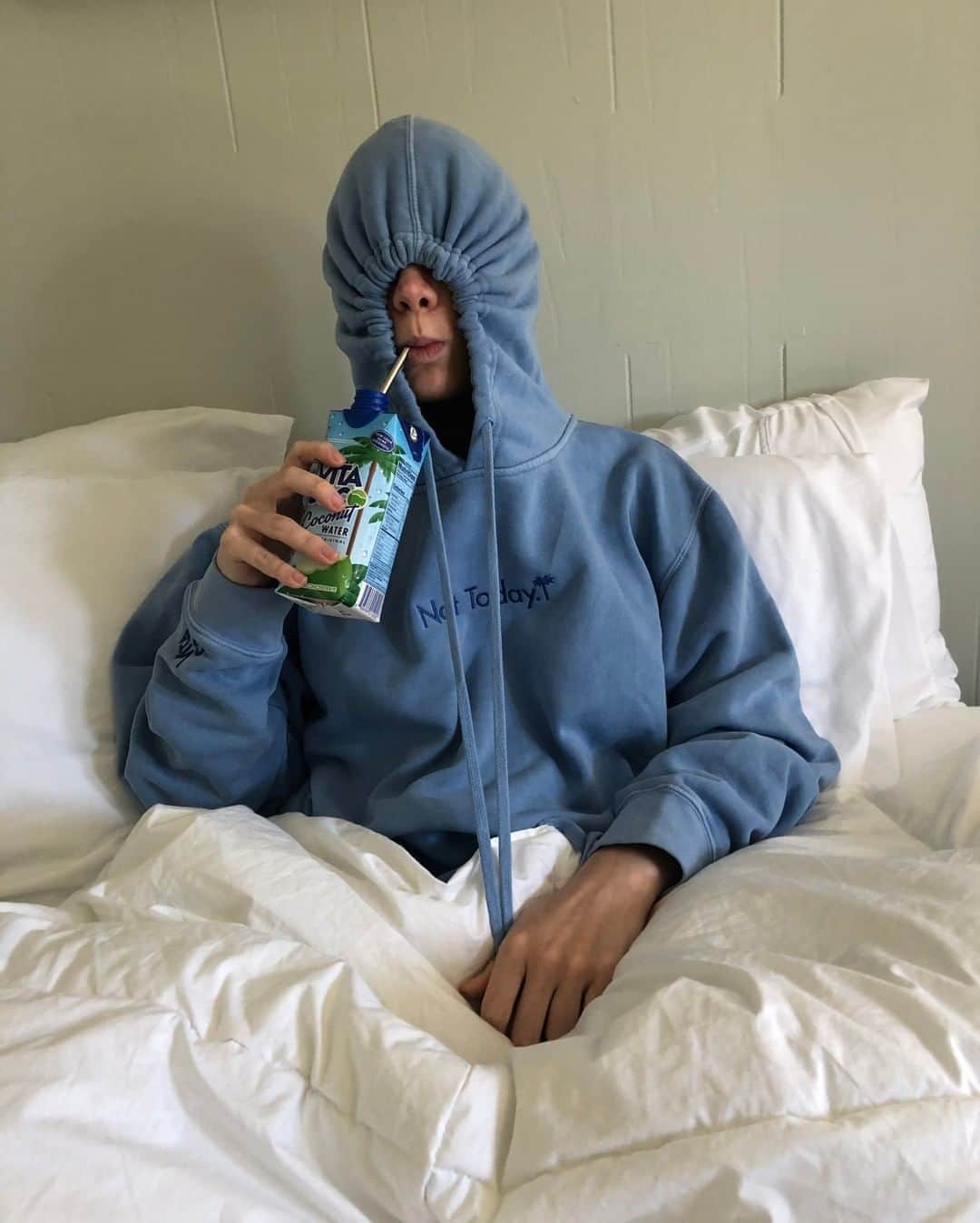 Vita Coco Coconut Waterのインスタグラム：「Mondays be like」