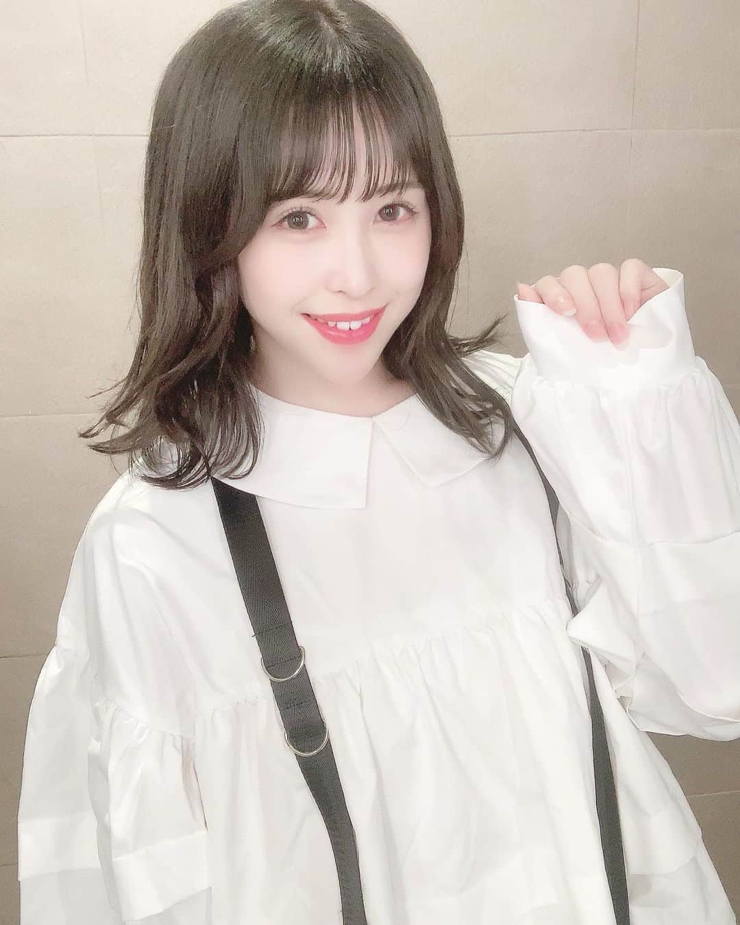 のインスタグラム：「白シャツワンピ🤍 . .  #自撮り #自撮り女子 #自撮り界隈 #自撮り部 #アイドル #私服 #白シャツ #美容院　#美容　#粉我　#赞 #动漫　#照片　#时装 #좋아요 #좋아요환영 #ヘアカラー #オシャレさんと繋がりたい #オシャレ　#女の子 #japanesegirl #コーディネート　#coordinate #fashion #instalike #instagram #instagood #instafashion #instapic #instalove」