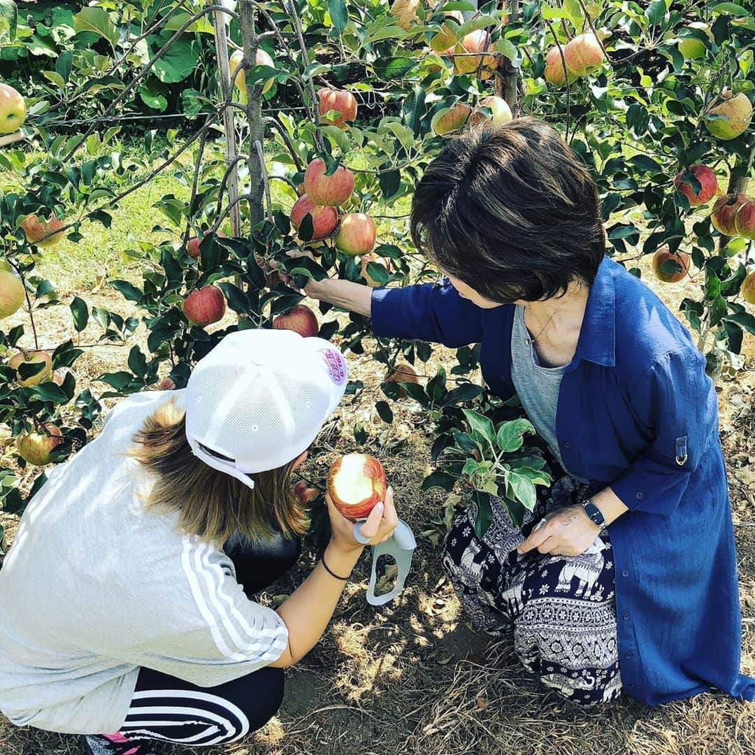 青山加織さんのインスタグラム写真 - (青山加織Instagram)「☆ Happybirthday!!! MAMA💕 2020.8.24 ☆ なかなか会えないけど、今年はママの誕生日を一緒にお祝いできました🎶 いつまでも元気でいてね😘」8月24日 22時57分 - kaoriaoyama_official