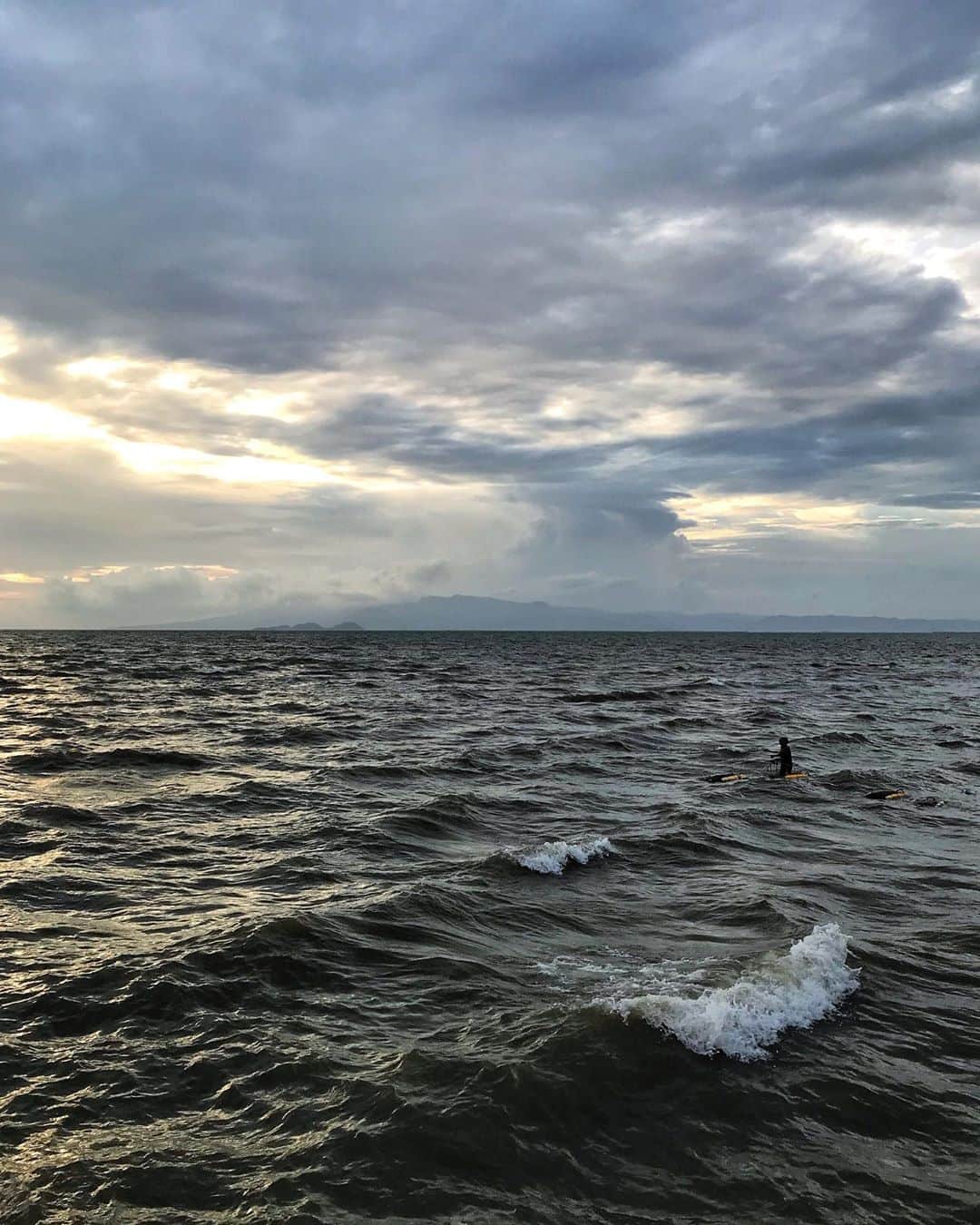 Shunsuke Miyatakeのインスタグラム：「A woman crabbing, Kep, Cambodia」