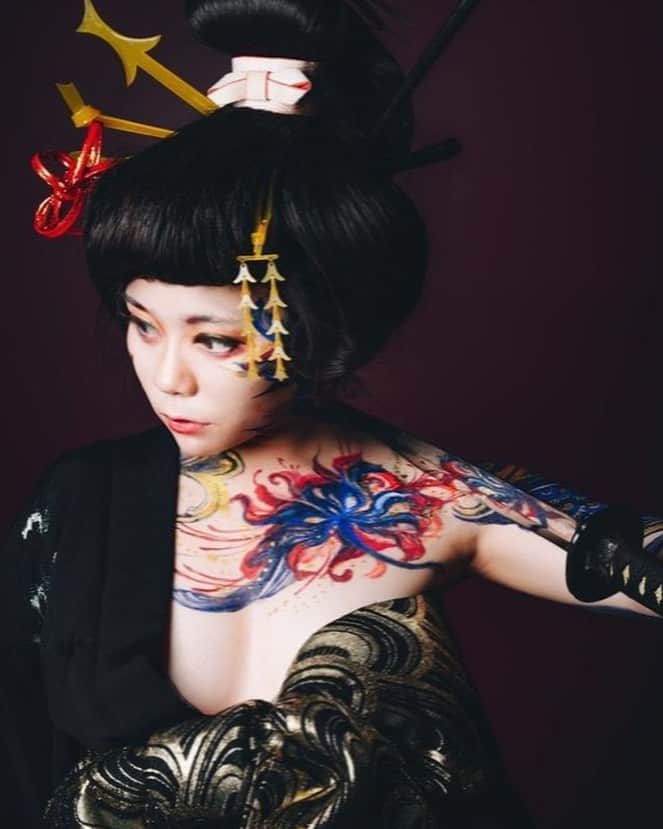 兼田玲菜さんのインスタグラム写真 - (兼田玲菜Instagram)「極道の妻。的な。  #samurai #yakuza #tattoo #art #paint #black #hair #girl #strong #japan #renakaneta #Instagram #殺陣 #兼田玲菜 #殺陣師」8月24日 23時03分 - renakaneta4_samurai