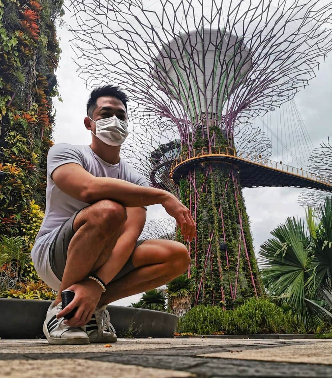 ヒューバートのインスタグラム：「So it’s happening, after 14 long ass years in the states, I’m finally moving back to Singapore for good.  Definitely feeling all of sorts of ways about the move but I guess my plans just got escalated a lot more quickly because of the whole COVID situation, plus not being able to get a visa. My low key introverted ass will definitely miss living alone, but I guess now would be the better time to move on to the next chapter right?  I’ll be back for a month to clean up whatever I have left back in Jersey. Hopefully I’ll be back again after the world gets less apocalyptic.  Friends in NY/NJ, lets meet up before I leave forevverrrrrr!@&$」
