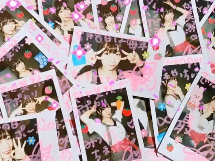 ぱいぱいでか美のインスタグラム：「アポカリのチェキ届いたってさ〜 ꙳ #APOKALIPPPS #チェキ #でか美祭 ꙳ 祭の時のアポカリの方のチェキ届いたってさ！ 数日前からエゴサすると買ってくれた人のツイート出てきて嬉しいですねぃ ぱいぱいでか美個人としての受注チェキは 今も受付中なのでぜひね。 ハイライトにリンク載せたよーん。 今回は浴衣です☻！夏！」