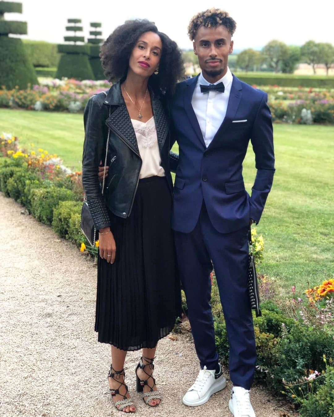 Elea Mariama DIARRAのインスタグラム：「Avec mon petit ! 🏵️ #brotherwood」