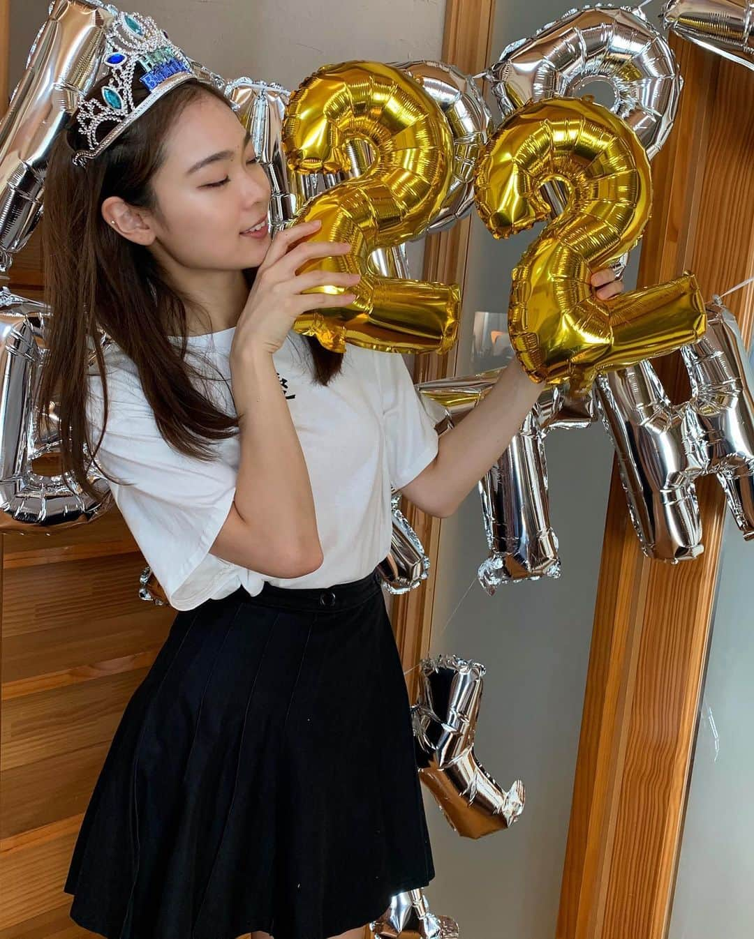 原花奈妃さんのインスタグラム写真 - (原花奈妃Instagram)「22歳になりました🎂！ お祝いのメッセージありがとう❤︎ 今年1年間も、更に沢山の人に知って頂けるように頑張ります！ 感謝と、ひたむきな努力を忘れずに走る1年にしたいです🌼 いつも応援、いいね、コメント、DMなどありがとうございます❤︎ これからもよろしくお願いします〜〜！ #mybirthday  #22歳 #hbd」8月24日 23時26分 - hanaki__h