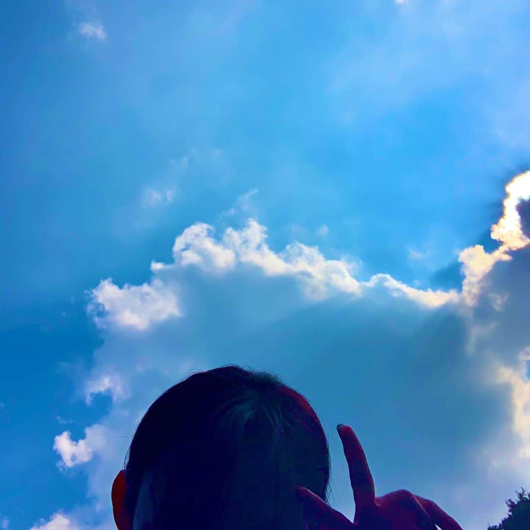 のインスタグラム：「♡  ８月も残り1週間🌺🍉🎐🌻 早いですなぁ  皆んなは、どんな夏を過ごしましたか？？  #井坂仁美 #hitomiisaka #仮面ライダーGIRLS #kamenridergirls #KRGS #kamenrider #仮面ライダー」
