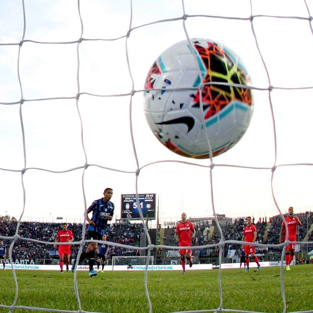 アタランタBCさんのインスタグラム写真 - (アタランタBCInstagram)「⚽️ Abbiamo gonfiato la rete 116 volte, ma qual è il gol più bello? Ne abbiamo selezionati 32: vota il tuo preferito nelle stories! 🎖 116 beautiful goals, but which is the best one? Head to our stories to vote your #GoalOfTheSeason!   #GoAtalantaGo ⚫️🔵 #Atalanta #BergAMO #Football #ForzaAtalanta #goals」8月24日 23時20分 - atalantabc