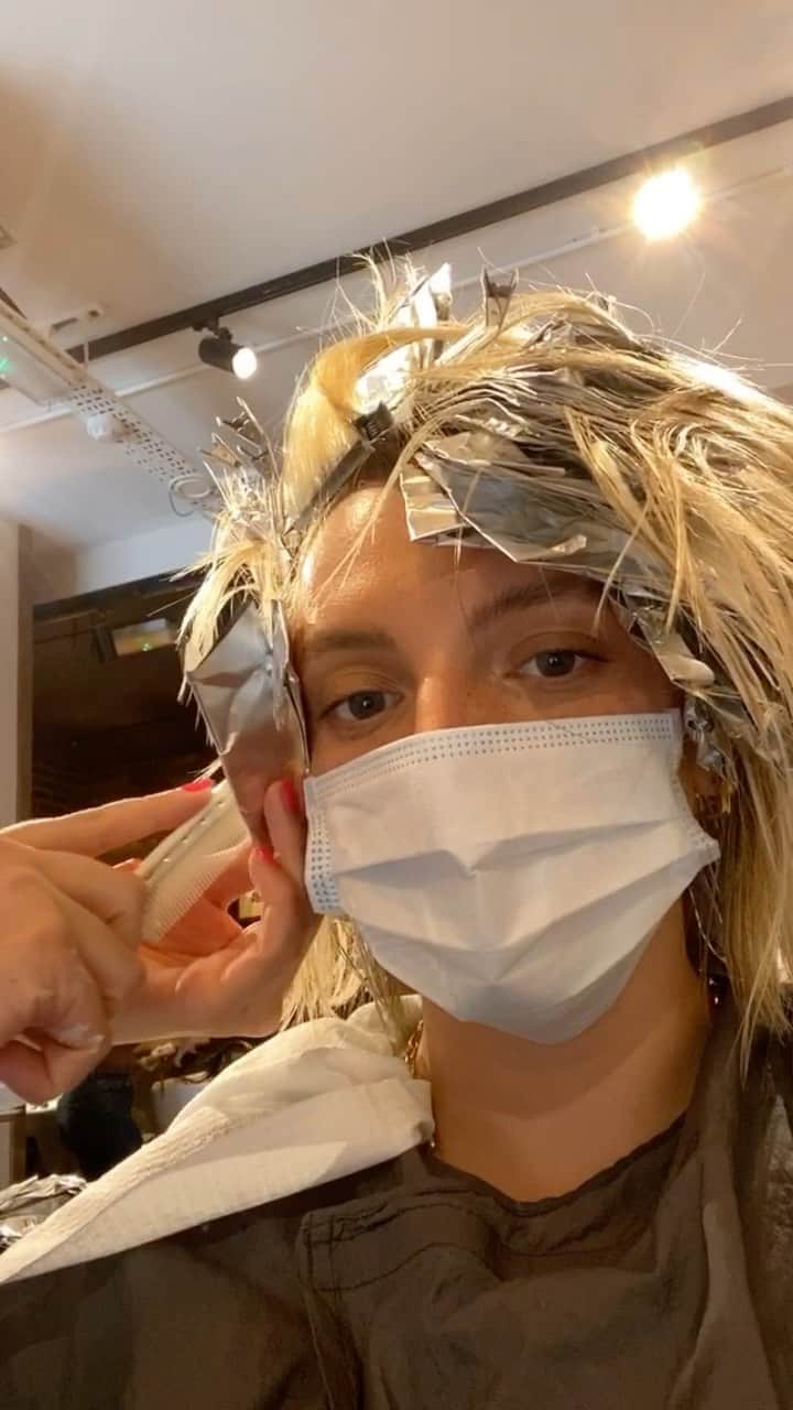 Estée Lalondeのインスタグラム：「Don’t think you’ve done enough highlights @harrietmuldoon 😂💕」