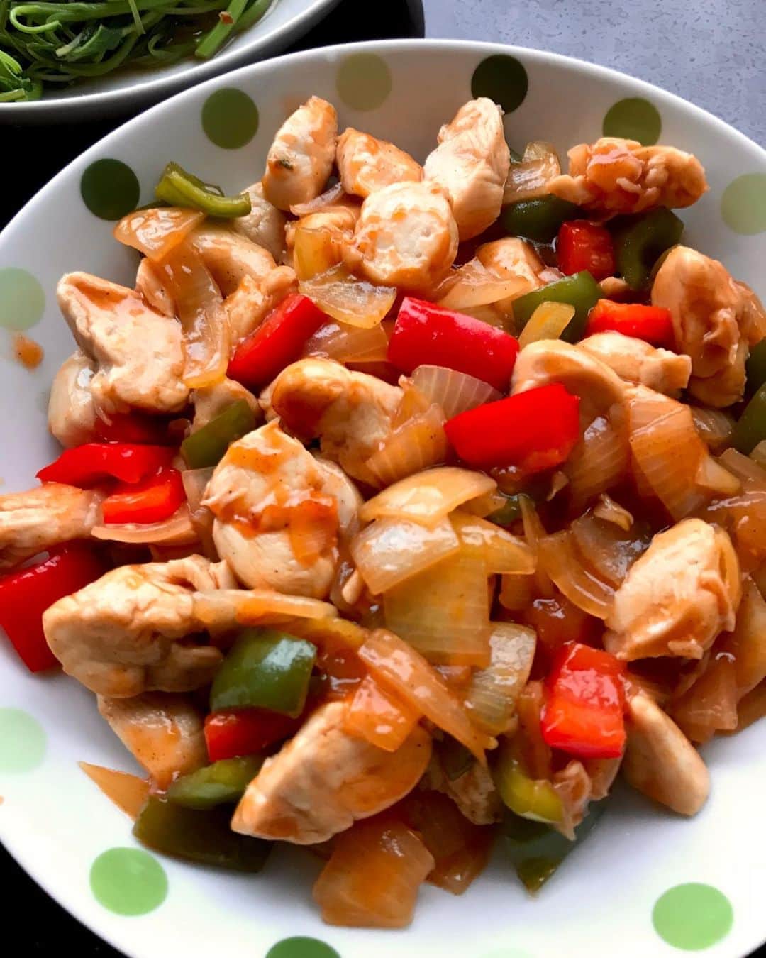 Li Tian の雑貨屋さんのインスタグラム写真 - (Li Tian の雑貨屋Instagram)「Sweet & Sour Chicken 🐥 🍅  Whipping it up the healthy (and less messy) way with @dancingchef_sg  sweet and sour sauce pack! It’s not only convenient to use, but also tasty and guarantees a high success rate with a recipe included in each pack 😆 Swipe to see the other range of flavors   Dancing Chef™ offers a promotion of 3 for $7.85 (Usual Price: $8.55) from 1 to 31 August 2020 at all major supermarkets and at NTUC Fairprice for $2.65 (Usual Price: $2.85).   • • • #dairycreamkitchen #singapore #dinner #yummy #love #sgfood #foodporn #igsg #グルメ #instafood #gourmet #beautifulcuisines #onthetable #sgeatout #cafe #sgeats #f52grams #sgcafe #streetfood #feedfeed  #foodsg #jiaklocal #savefnbsg #homecooking #stayhomesg #sghomecook」8月24日 23時31分 - dairyandcream