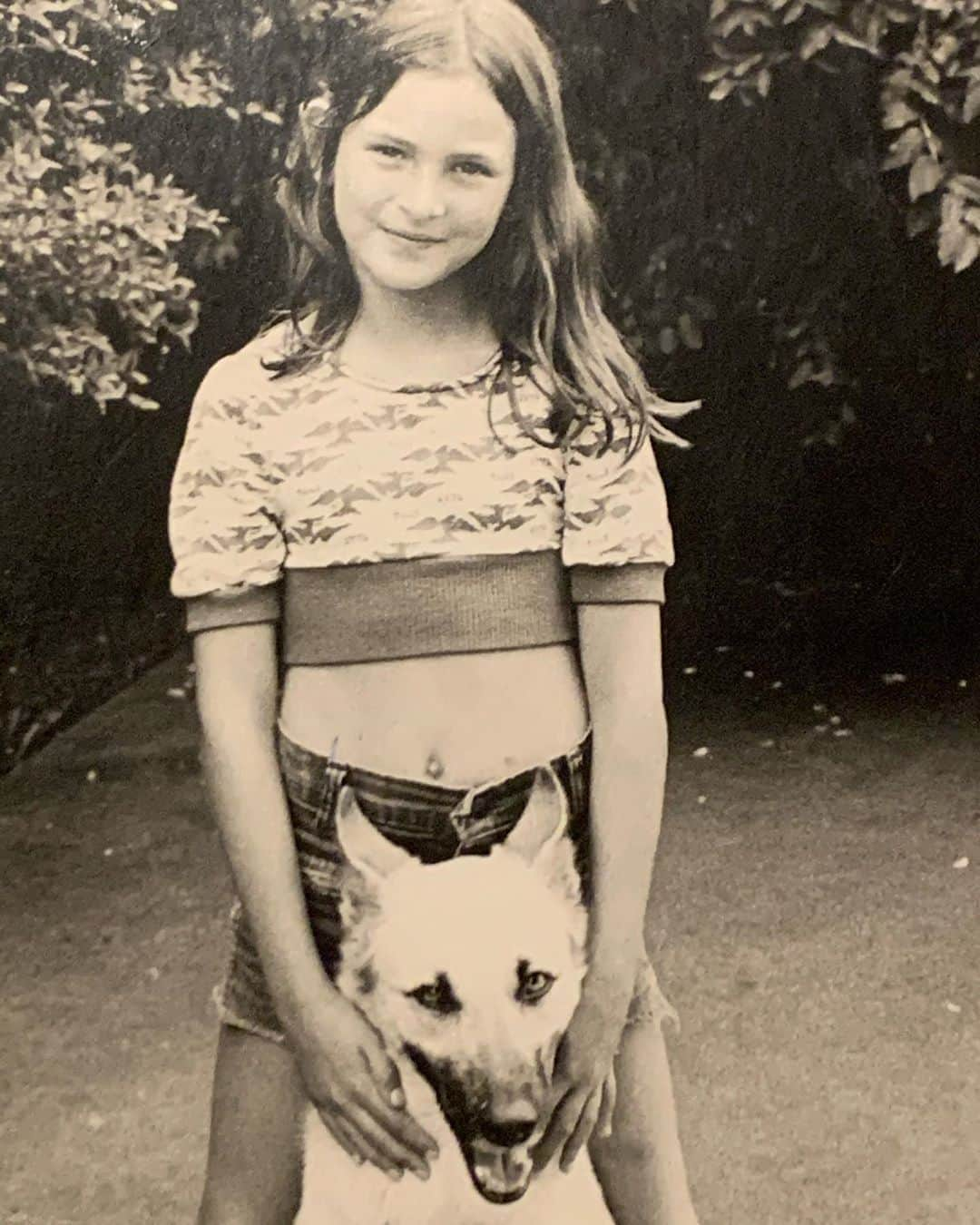 マーリー・マトリンさんのインスタグラム写真 - (マーリー・マトリンInstagram)「This is me at 8 years old 47 years ago today! #anotheryeartoaddon #solothedogIloved #1973 #mymothersfavoritephoto 🤟🎂」8月24日 23時33分 - themarleematlin