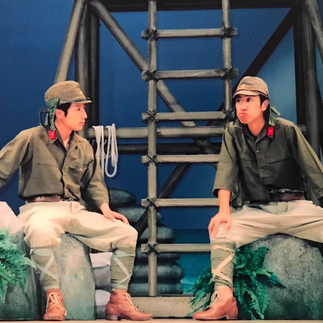 浜本広晃さんのインスタグラム写真 - (浜本広晃Instagram)「新しい動画UPしてます 今回は新喜劇すっちーと車に夢中です😆 YouTube.com/c/VINTAGECARLIFE  ビッキーズ時代の須知と$10時代の浜本が営業先で新喜劇出た時の日本兵役の写真が出てきたので添えときます😆  #ケンメリ  #skyline #旧車」8月24日 23時44分 - hammer0215