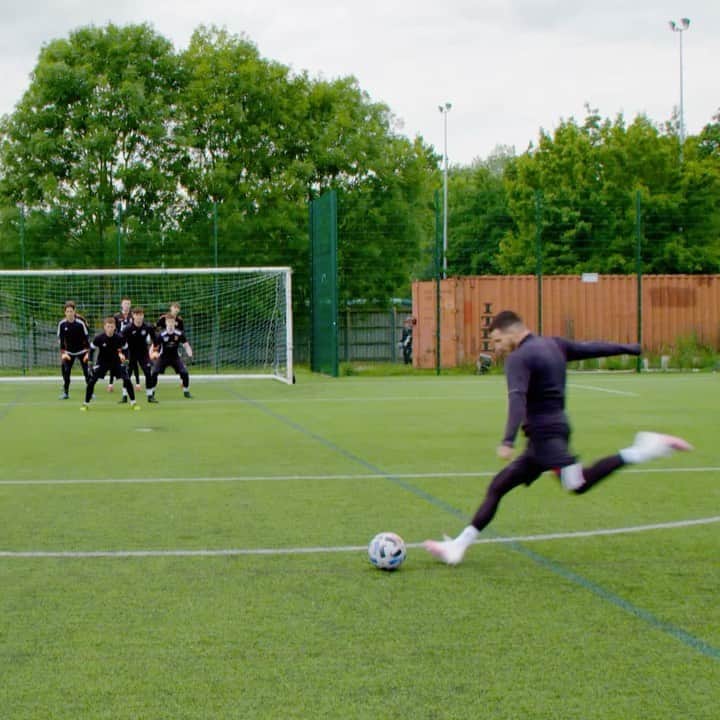 F2Freestylersのインスタグラム：「“Alexa....show me top bins against 7️⃣ keepers....thank you!” 🤣🔝🗑」