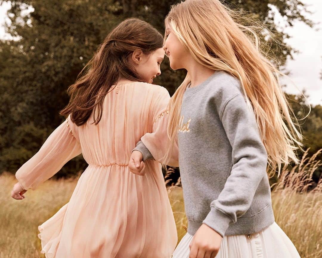 Chloéさんのインスタグラム写真 - (ChloéInstagram)「Time to explore the #CHLOEfall20 childrenswear collection: from sized-down dresses inspired by the runway to comfortable, everyday separates  Discover the latest looks on chloe.com  #CHLOEgirls #CHLOE」8月25日 0時00分 - chloe