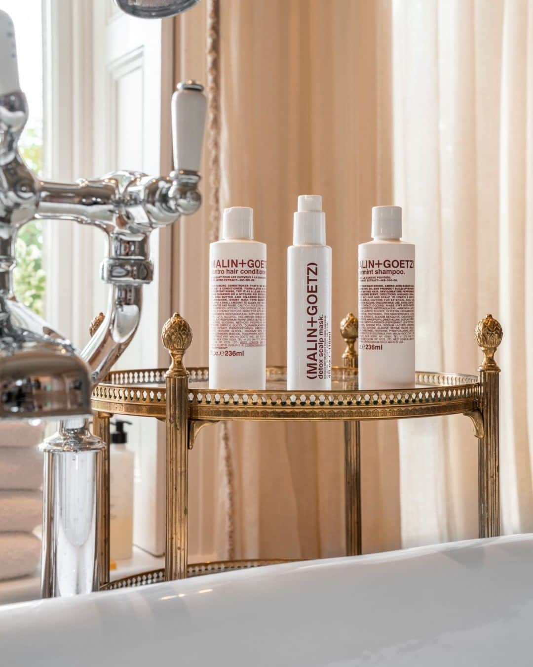 MR PORTERのインスタグラム：「It's not just your skin or your body that could do with a detox. Turns out, your scalp could too. Our newest arrivals from @malinandgoetz include a scalp treatment that removes product buildup, dead skin cells and excess oil (yuck!) leaving hair looking fuller, thicker and healthier. Use after your favourite shampoo and conditioner. Tap or head to the link in bio to shop. #MRPORTERatHome」