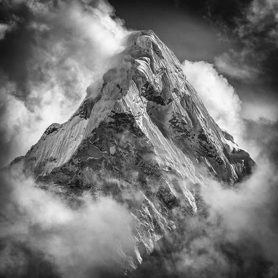 Cory Richardsさんのインスタグラム写真 - (Cory RichardsInstagram)「Ama Dablam, Khumbu Himal.  Often referenced as the most beautiful mountain in the world, Ama Dablam holds a transcendent place in mountain culture.」8月25日 0時01分 - coryrichards