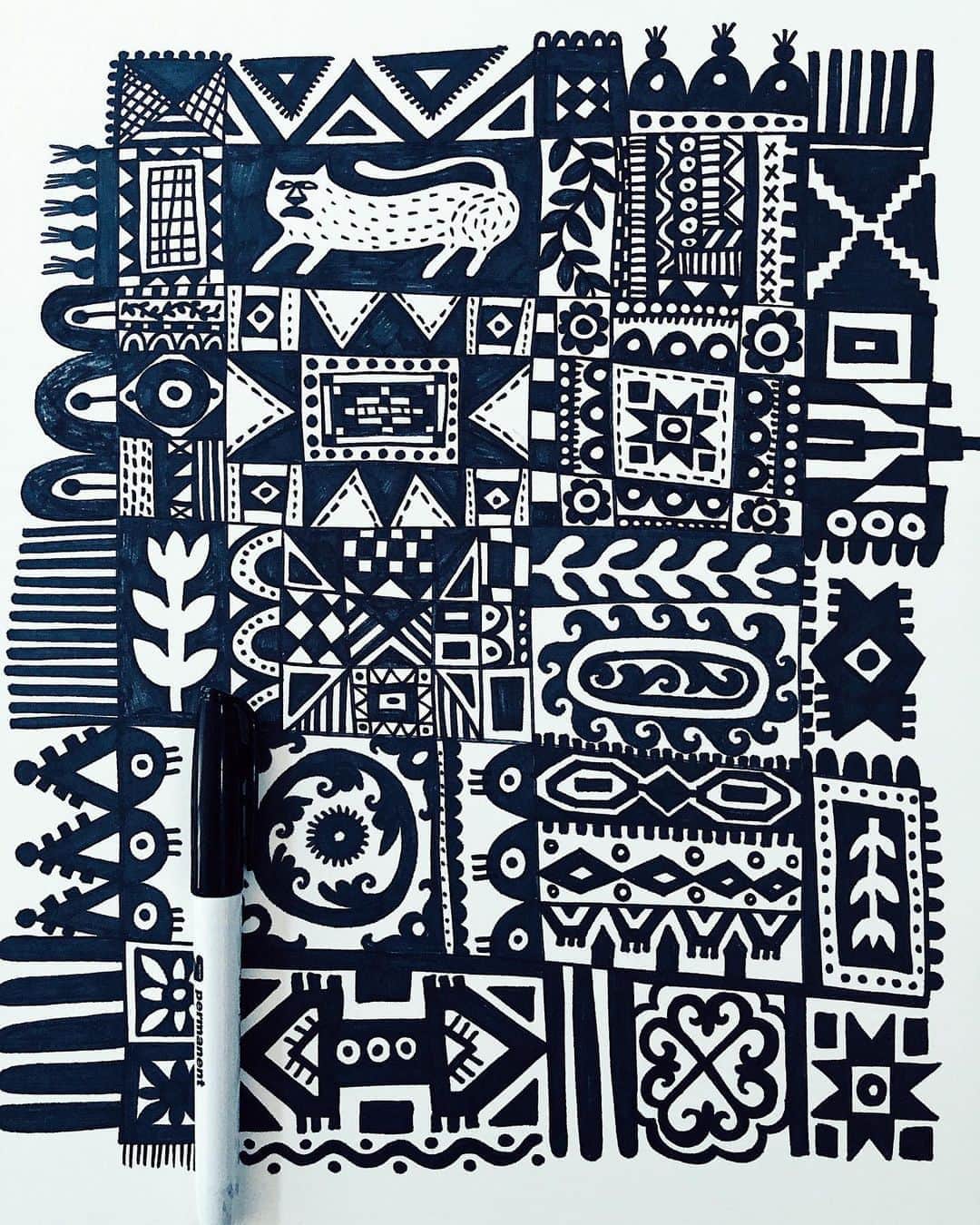 Dinara Mirtalipovaのインスタグラム：「If you’re a procrastinator like me, raise your hand 🤟 It’s always nice to have a pencil/sharpie/pen around, especially during those long calls about boring billing statements.」
