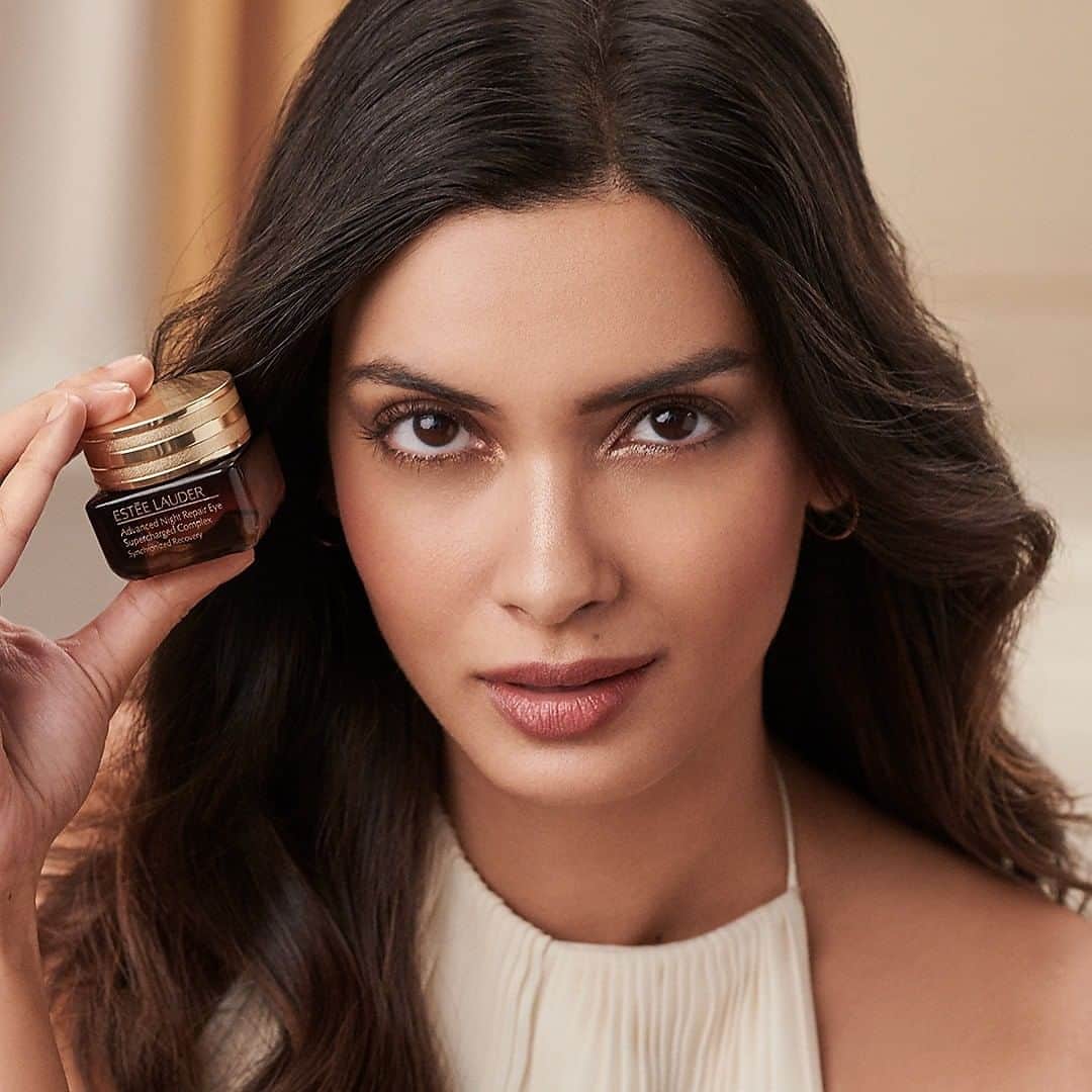 のインスタグラム：「Brightens Dark Circles💫 Fights Dehydration💧 Reduces the look of Lines/Wrinkles⚡ #AdvancedNightRepair Eye Supercharged Complex fights these key signs of aging and more, giving your eye area a bright, hydrated look. Tap to shop!   #EsteeModel @dianapenty」