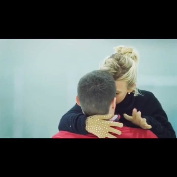 カーステン・ムーア＝タワーズのインスタグラム：「Some small excerpts from our new short program! Very early stages and it’s challenging but we love it.  🎵 - Gimme All Your Love - @alabama_shakes  Choreo - @juliemarcotte23  🎥 - @tsn_official」