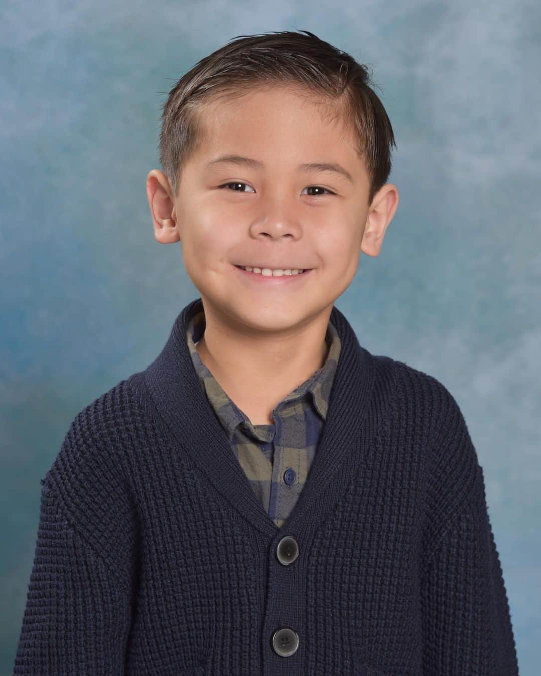 ベン・ボーラーのインスタグラム：「Everyone please join me in greeting my first born child London a happy 8th birthday!!!!! You changed me forever and for the majority of his life, he’s battled health issues, I’m grateful that he has a fighting heart and strives to be perfect in everything he does. I’m most sensitive to him of my 3 kids due to his struggles in the past and will protect him until I leave the earth. Someone yesterday at cars and coffee said “man your car is a goal”. I said “thank you, to you it’s a goal, to me a goal is to groom my children and watch them grow up to be decent people in society”. 💯 I LOVE YOU LONDON! 🇰🇷🇵🇭🇪🇸🇫🇷💙」