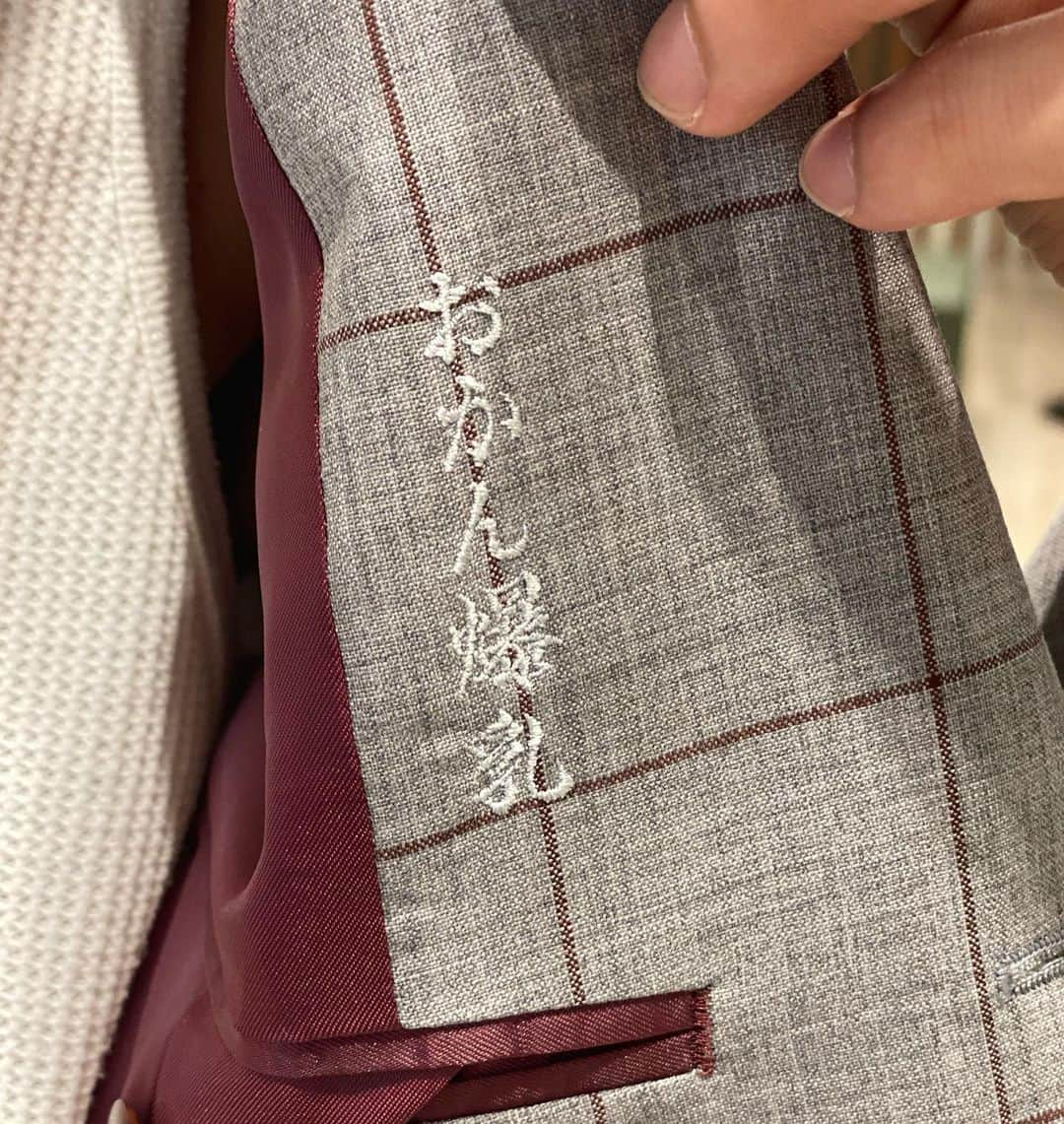 秋山賢太さんのインスタグラム写真 - (秋山賢太Instagram)「TAILOR FACTORYさんにスーツ作っていただきました！ 激シブです！！！  #tailorfactory  #ordersuit  #アキナ #おかん爆乳」8月25日 12時07分 - akiyama.0624