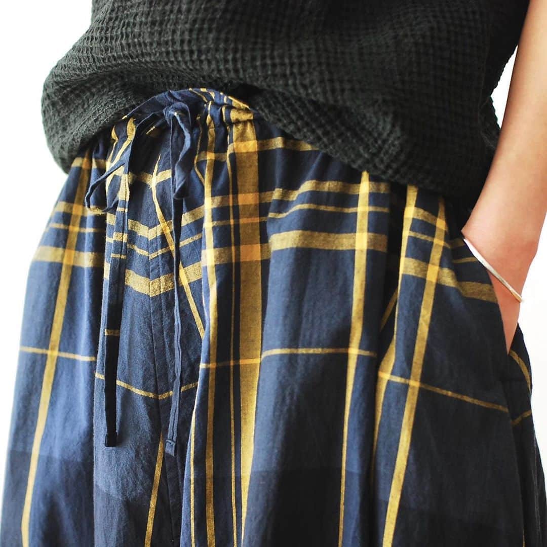のインスタグラム：「_ ts(s) / ティーエスエス (#ts_s) “String Balloon Skirt - Large Plaid Cotton*Wool Cloth-” ￥60,500- _ 〈online store / @digital_mountain〉 http://www.digital-mountain.net/shopdetail/000000011383/ _ 【オンラインストア#DigitalMountain へのご注文】 *24時間受付 *15時までのご注文で即日発送 *1万円以上ご購入で送料無料 tel：084-973-8204 _ We can send your order overseas. Accepted payment method is by PayPal or credit card only. (AMEX is not accepted)  Ordering procedure details can be found here. >> http://www.digital-mountain.net/smartphone/page9.html _ 本店：#WonderMountain  blog> > http://wm.digital-mountain.info _ #wm_ladies  _ 〒720-0044 広島県福山市笠岡町4-18 JR 「#福山駅」より徒歩10分 #ワンダーマウンテン #japan #hiroshima #福山 #福山市 #尾道 #倉敷 #鞆の浦 近く _ 系列店：@hacbywondermountain _」