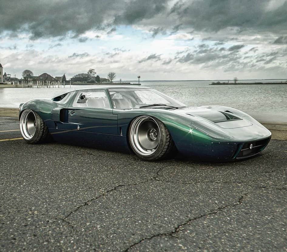 CARLiFESTYLEさんのインスタグラム写真 - (CARLiFESTYLEInstagram)「Slammed Ford GT40. Thoughts? Design by @the_kyza #carlifestyle #fordgt40」8月25日 12時05分 - carlifestyle