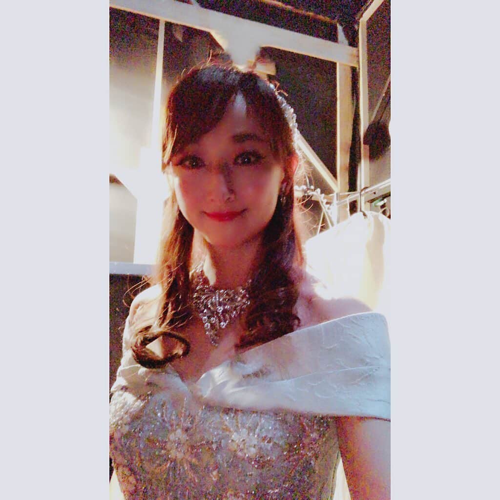 花總まりさんのインスタグラム写真 花總まりinstagram 昨日は沢山のコメント有難うございました コンサート関連の写真はこれでおしまい 今私は毎日 おかしな2人 の台本と睨めっこ中 久々に膨大な台詞の量 暗記パンが欲しい 帝国劇場 ミュージカル