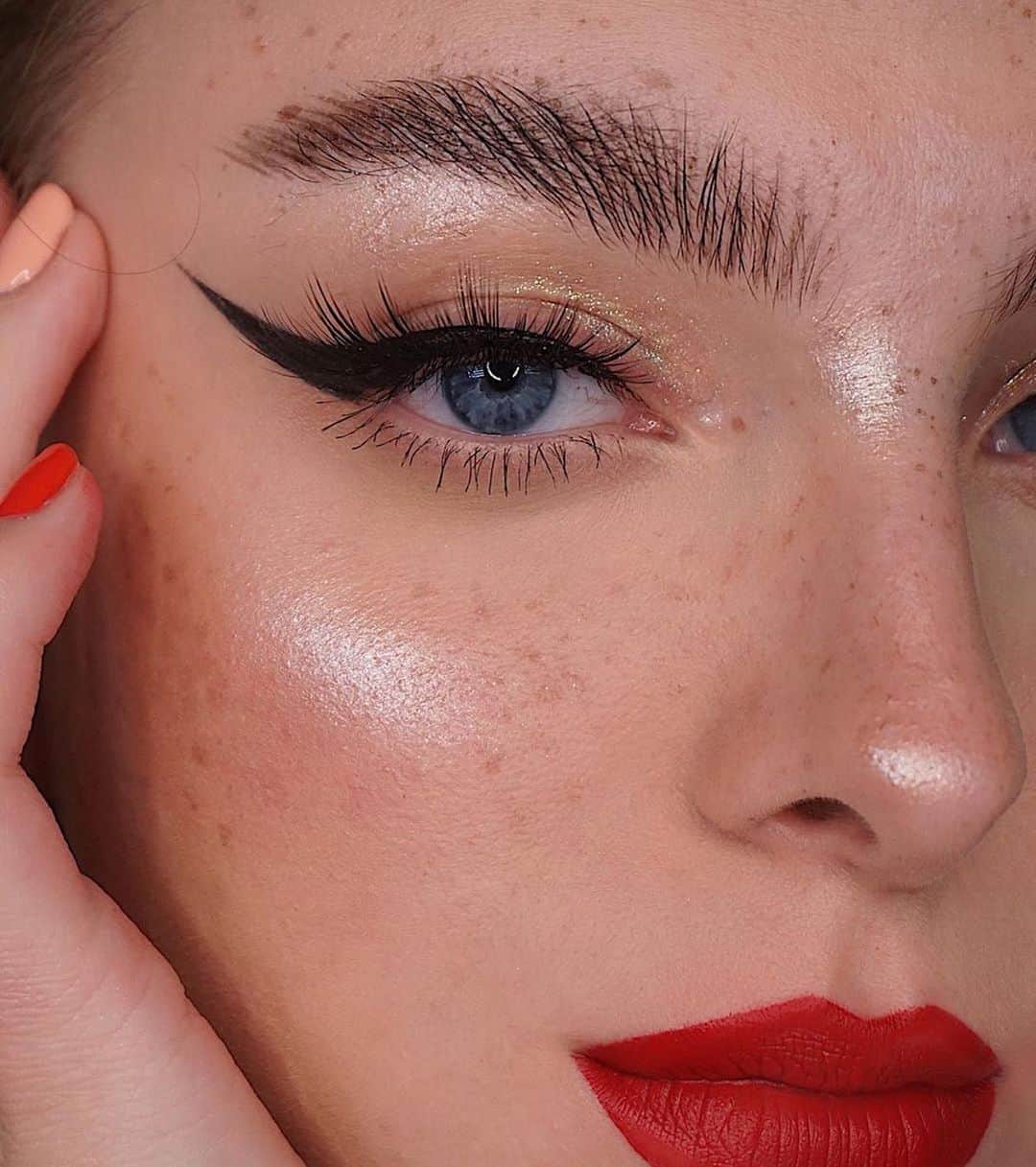Anastasia Beverly Hillsさんのインスタグラム写真 - (Anastasia Beverly HillsInstagram)「What a  brow 💓 @jantoski23  used #BrowPen in Medium Brown to create that bold brow   Find you shade in IG Shop using the Try It On feature.  #browpen」8月25日 10時47分 - anastasiabeverlyhills