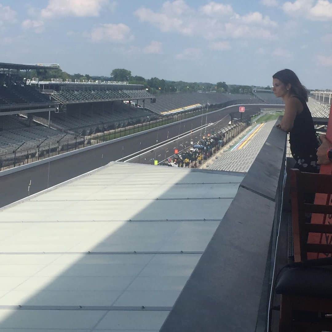 ダニカ・パトリックさんのインスタグラム写真 - (ダニカ・パトリックInstagram)「It feels so special to be a part of the Indy 500. The day felt odd until the planes and songs started. Then I was transported deep into my heart, to a place of such appreciation and gratitude. I sent my parents a thank you for getting me to where I am today before the race started..... I don’t take my opportunities or parents or accomplishments or the pivotal people along the way for granted.  • We rarely accomplish great things alone. At a minimum someone needs to bear witness to it even happening to call it great. I have had so many people help me and another one was Bobby Rahal. He took that crazy chance on a little midwestern girl, while people asked him what he was thinking. So yesterday was extra special to see him in victory lane. Thanks indycar fam for a really great week with you. “Back home again in Indiana” is how it felt.」8月25日 11時05分 - danicapatrick