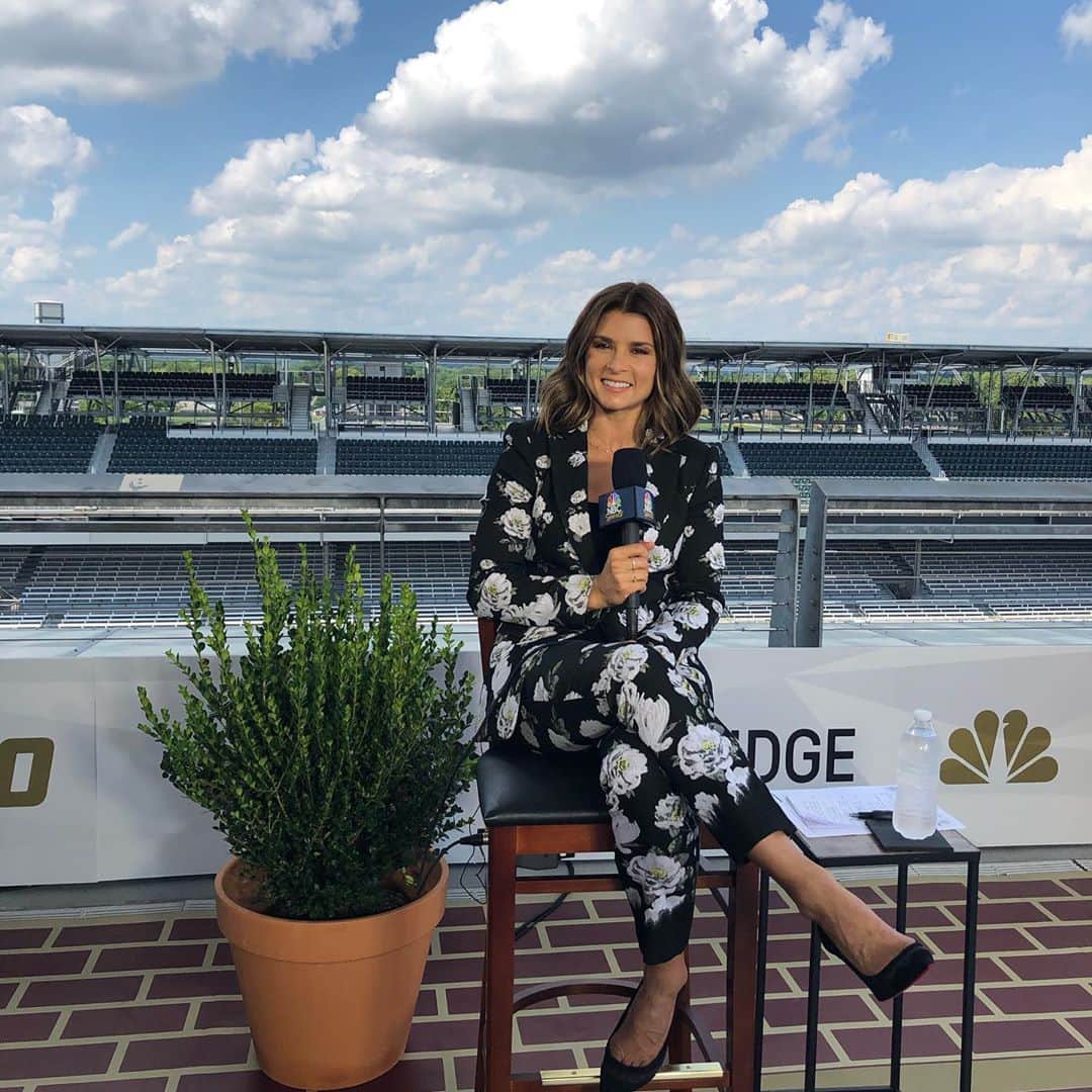 ダニカ・パトリックさんのインスタグラム写真 - (ダニカ・パトリックInstagram)「It feels so special to be a part of the Indy 500. The day felt odd until the planes and songs started. Then I was transported deep into my heart, to a place of such appreciation and gratitude. I sent my parents a thank you for getting me to where I am today before the race started..... I don’t take my opportunities or parents or accomplishments or the pivotal people along the way for granted.  • We rarely accomplish great things alone. At a minimum someone needs to bear witness to it even happening to call it great. I have had so many people help me and another one was Bobby Rahal. He took that crazy chance on a little midwestern girl, while people asked him what he was thinking. So yesterday was extra special to see him in victory lane. Thanks indycar fam for a really great week with you. “Back home again in Indiana” is how it felt.」8月25日 11時05分 - danicapatrick