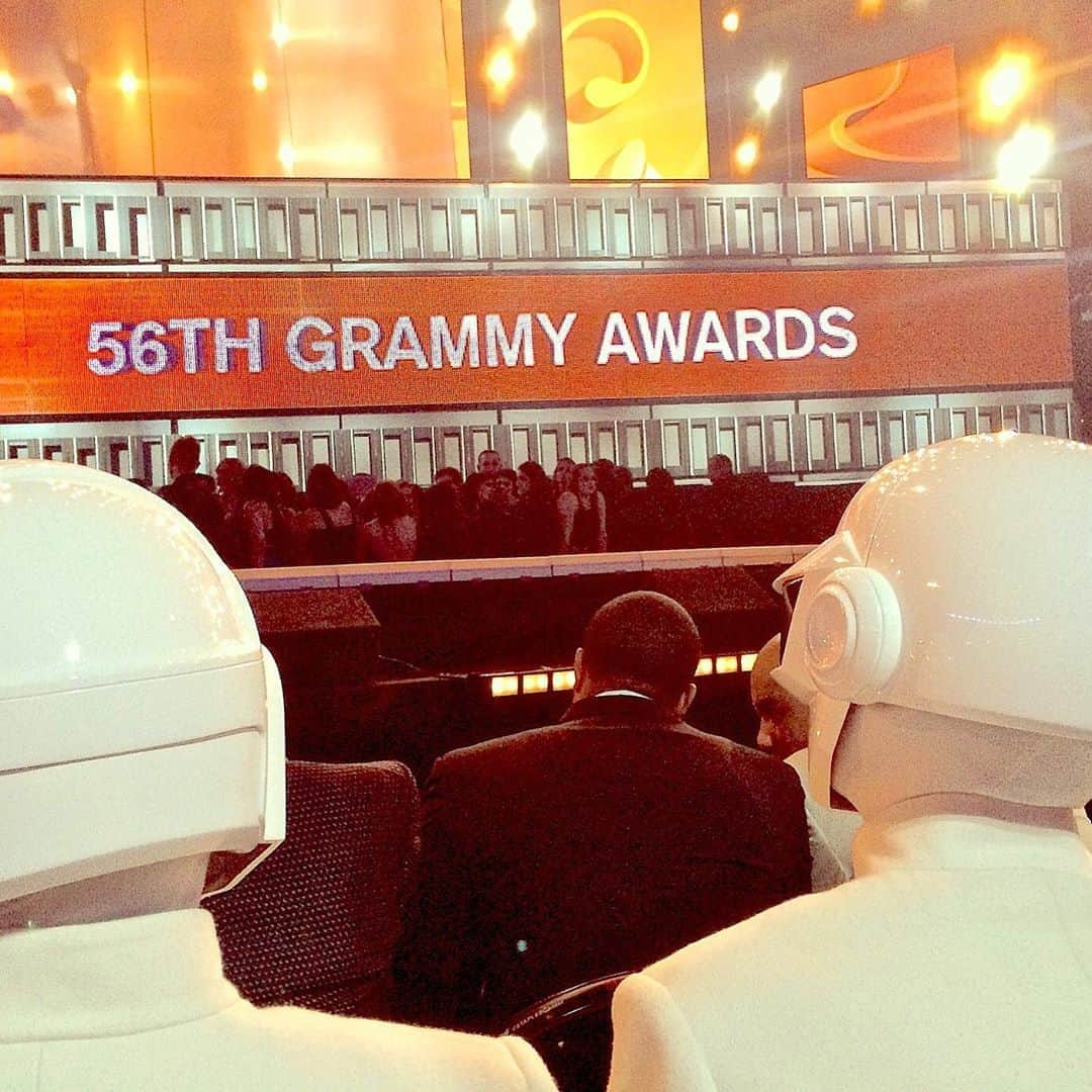 ナイル・ロジャースさんのインスタグラム写真 - (ナイル・ロジャースInstagram)「Sitting behind #daftpunk at the #grammys2014 We played #getlucky that night and won #albumoftheyear Where did the time go?」8月25日 11時17分 - nilerodgers