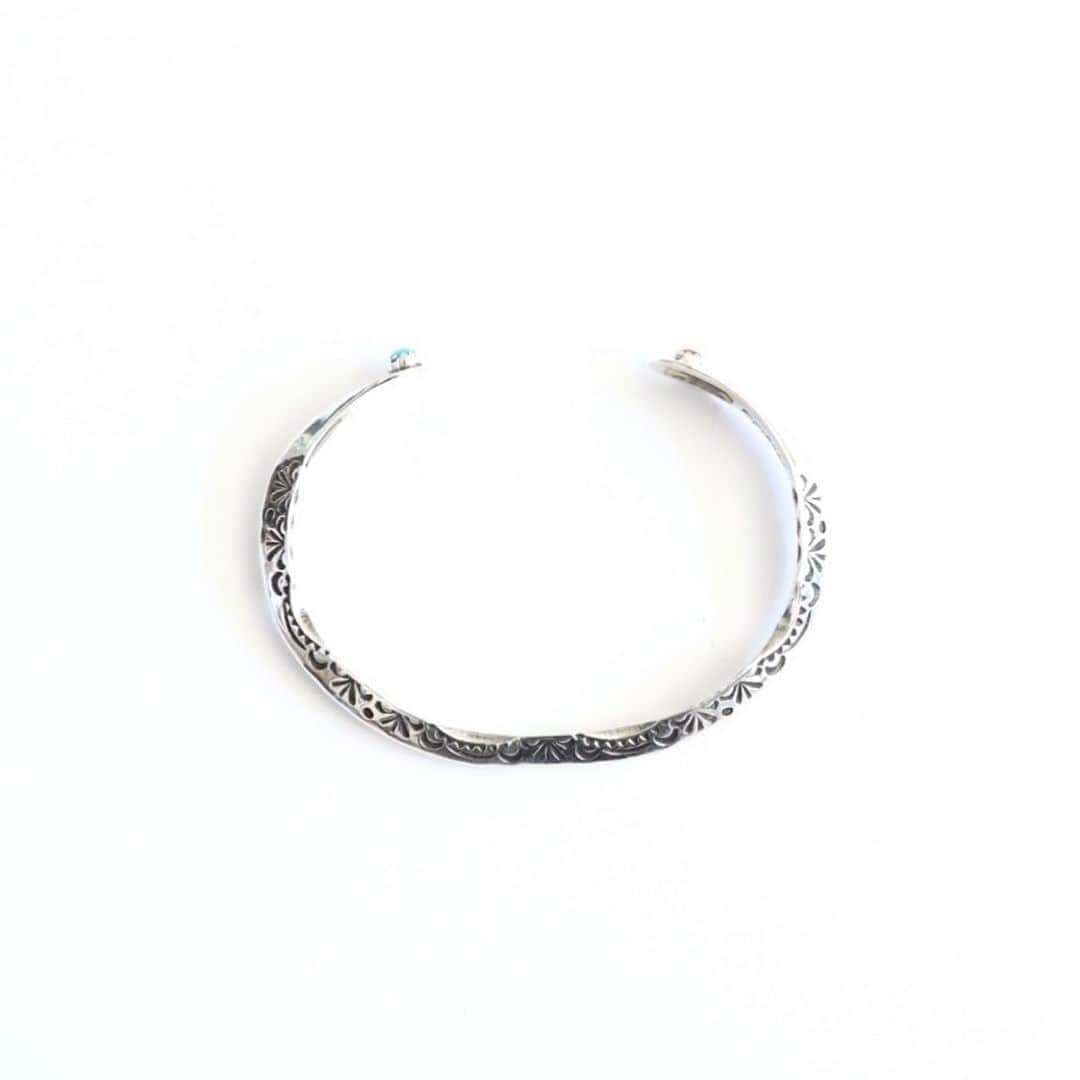 のインスタグラム：「_  Ray Adakai / レイアダカイ "Bracelet w/Turquoise +CORAL" ¥46,200- _ 〈online store / @digital_mountain〉 https://www.digital-mountain.net/shopdetail/000000012145/ _ 【オンラインストア#DigitalMountain へのご注文】 *24時間受付 *15時までのご注文で即日発送 *1万円以上のお買い物で送料無料 tel：084-973-8204 _ We can send your order overseas. Accepted payment method is by PayPal or credit card only. (AMEX is not accepted)  Ordering procedure details can be found here. >>http://www.digital-mountain.net/html/page56.html _ #RayAdakai #レイアダカイ _ 本店：#WonderMountain  blog>> http://wm.digital-mountain.info/blog/2020615/ _ 〒720-0044  広島県福山市笠岡町4-18  JR 「#福山駅」より徒歩10分 #ワンダーマウンテン #japan #hiroshima #福山 #福山市 #尾道 #倉敷 #鞆の浦 近く _ 系列店：@hacbywondermountain _」