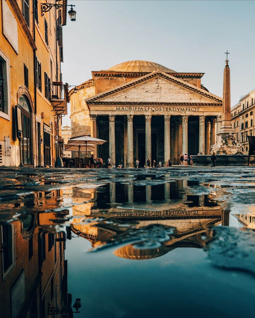 Discoveryさんのインスタグラム写真 - (DiscoveryInstagram)「Almost two thousand years after it was built, the The Pantheon's dome is still the world's largest unreinforced concrete dome.   Caption + Photo by Davide Oricchio (@davideor94)」8月25日 11時30分 - discovery